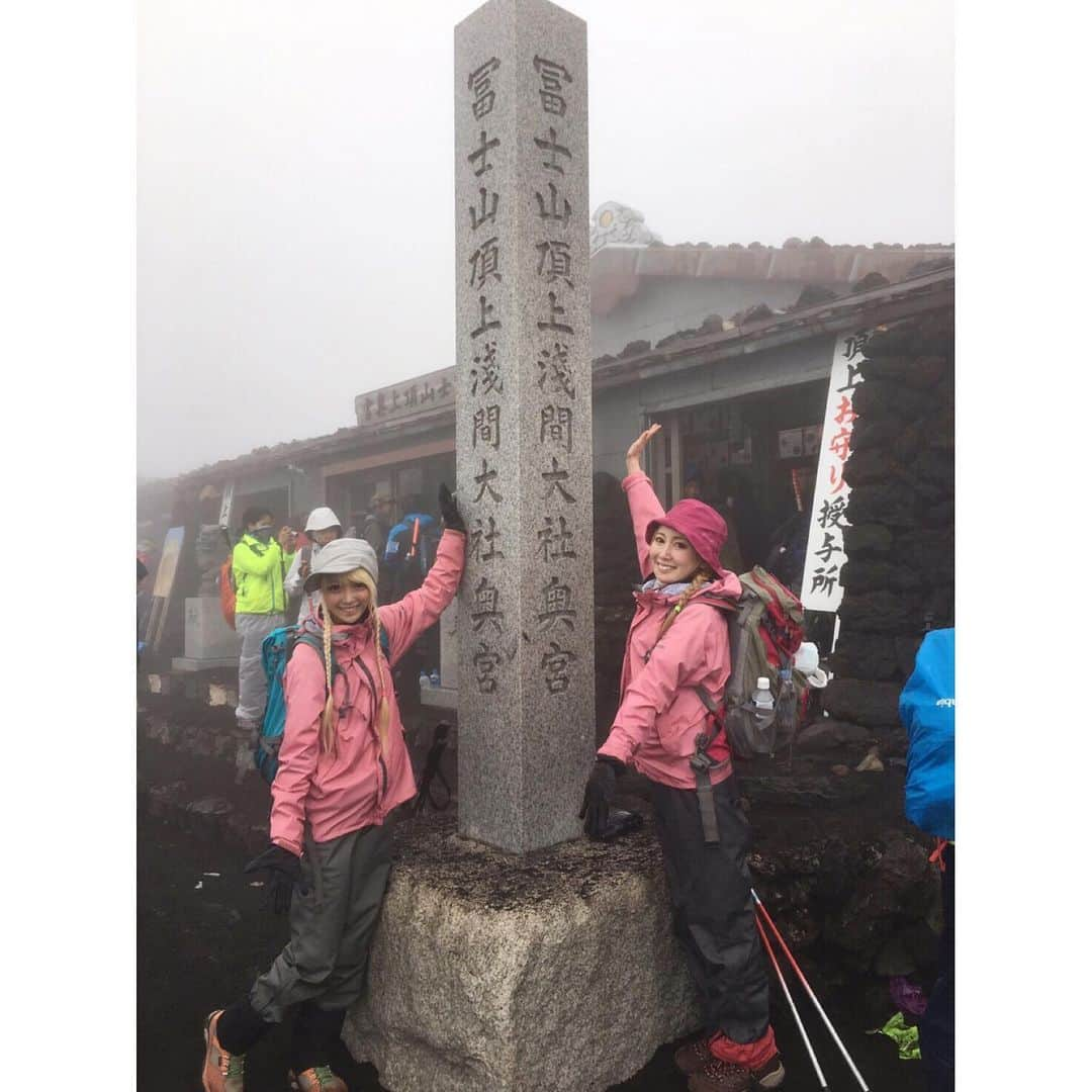 トキさんのインスタグラム写真 - (トキInstagram)「一昨年の今頃は、日本で一番高い山に登りました🗻 ・ 今日は、日本で一番低い山に登りました💪💪💪 ・ 標高4mと3776mの差(笑) ・ 富士山またぜったい登るぞーーー！ ・ #天保山 #富士山」8月17日 16時26分 - aldioustoki