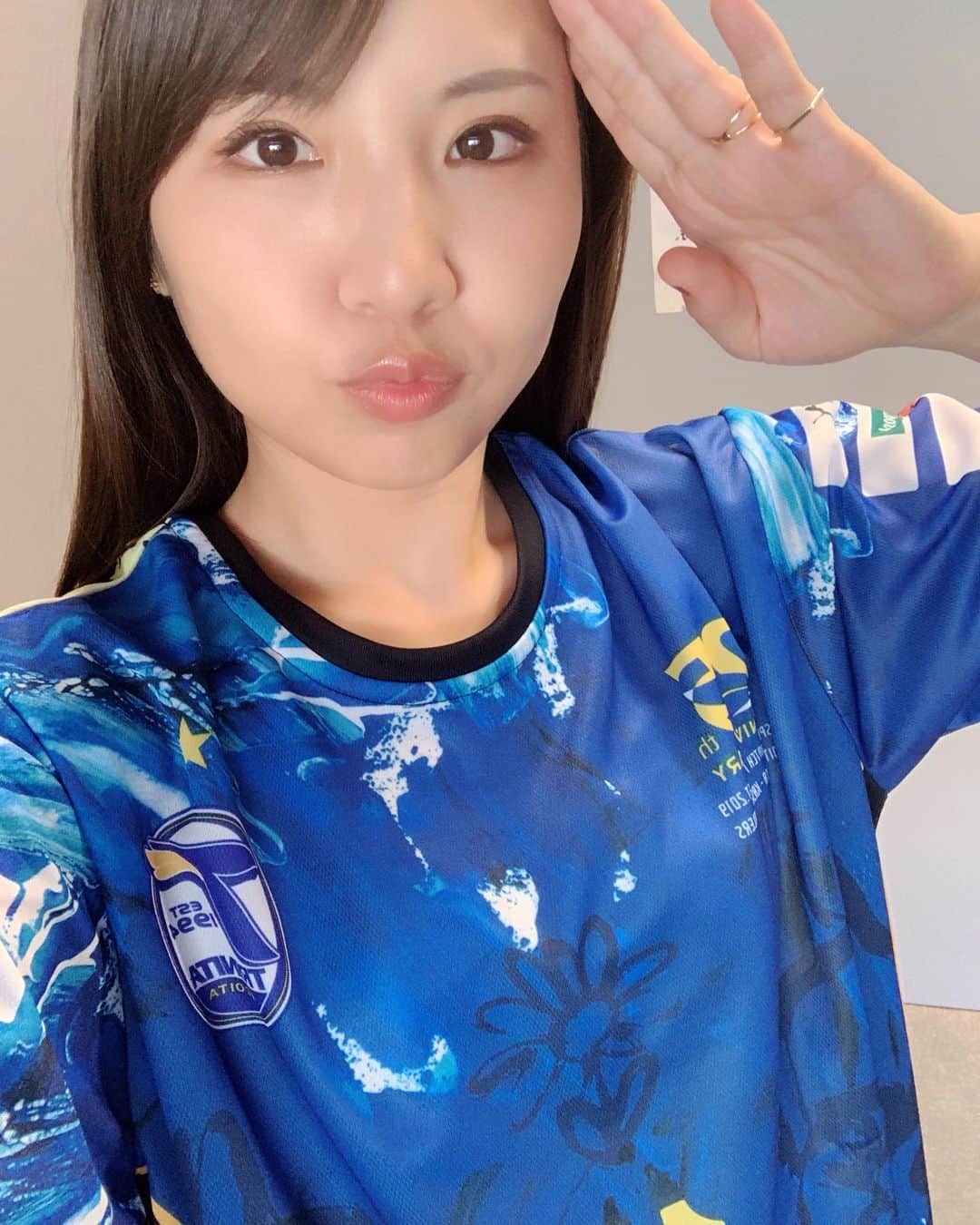 阿部真央のインスタグラム：「‪本日は昭和電工ドーム大分にて、大分トリニータさんと鹿島アントラーズさんの試合前に阿部真央も歌唱させて頂きます！また呼んでもらえて嬉しいな✨‬ ‪ご来場の皆さん、よろしくお願いします🙋‍♀️‬ ‪ #大分トリニータ #阿部真央‬」