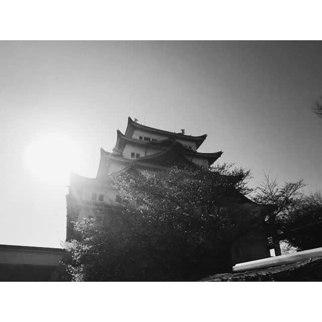 久保宏貴さんのインスタグラム写真 - (久保宏貴Instagram)「・ 城🏯 格好良いですよね、昔から何故か好きなんです☺︎ この間までホーム画面になっておりました(*^_^*) 笑 ・ ・ ・ #金沢城 #兼六園の近く #白黒写真 #にしてみました」8月17日 16時40分 - hiroki.k0206