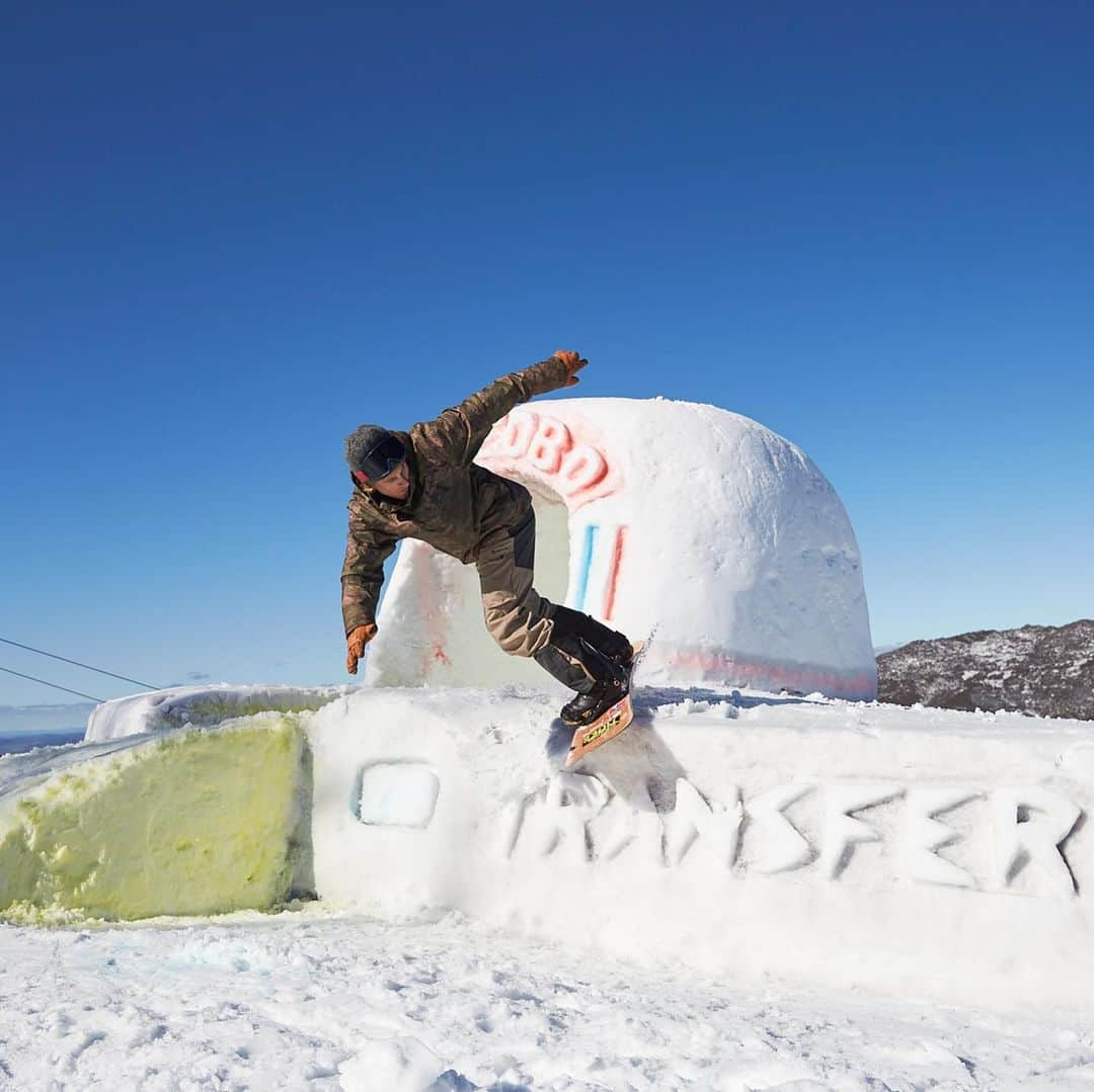 Rip Curl Australiaさんのインスタグラム写真 - (Rip Curl AustraliaInstagram)「The 6th Annual @transfersnow Banked Slalom saw over 250 snowboarders, from Groms to Masters, fly down an intergalactic playground at record breaking speeds. Congrats to @natejohnstone who took out the Open Mens with the fastest time of the day here at @thredboparks 🛸 👽 🏂」8月17日 16時37分 - ripcurl_aus