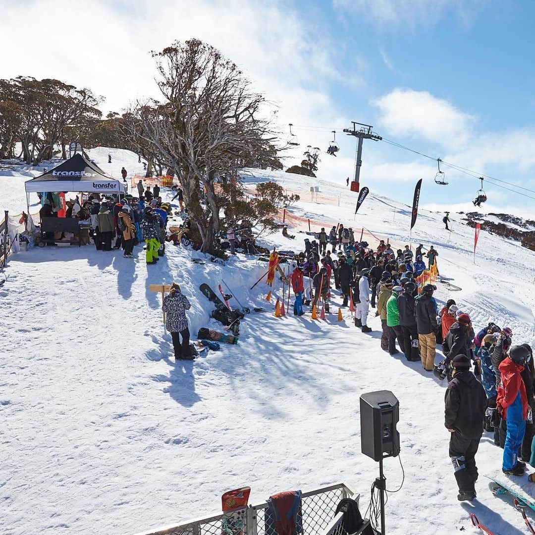 Rip Curl Australiaさんのインスタグラム写真 - (Rip Curl AustraliaInstagram)「The 6th Annual @transfersnow Banked Slalom saw over 250 snowboarders, from Groms to Masters, fly down an intergalactic playground at record breaking speeds. Congrats to @natejohnstone who took out the Open Mens with the fastest time of the day here at @thredboparks 🛸 👽 🏂」8月17日 16時37分 - ripcurl_aus