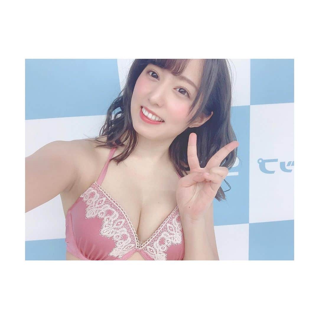 前田美里のインスタグラム：「DVDイベント終わりん。 . 会いに来てくださった皆さん ありがとうございました！！！！！ . 久しぶりの方から舞台を見て来てくださった方、私が日頃からヲタクツイートをしてるのを見てきて下さった方などなど、 . 沢山の方にお会いする事ができて本当に嬉しかったです⋆⸜(´˘`*)⸝⭐️ .  #グラビア #イベント #ソフマップ #秋葉原 #水着 #akihabara #gravure #gravureidol #bikinigirls #bikini #japanesegirl #instalike #instagood」