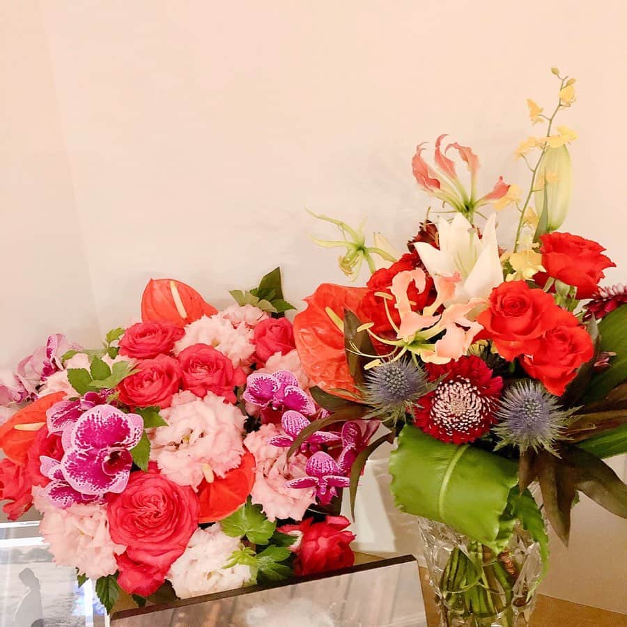 五十嵐圭さんのインスタグラム写真 - (五十嵐圭Instagram)「昨日は妻の誕生日。 お世話になっている方からお花を頂いたり、友人達はサプライズでケーキやプレゼントを用意してくれました。 この1年も体に気をつけて過ごしてほしいです。 #36歳 #誕生日 #本田朋子」8月17日 16時46分 - keiigarashi_official
