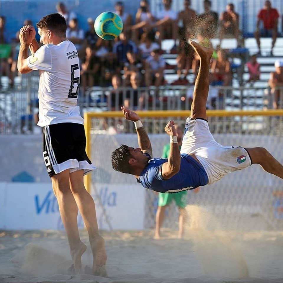 サッカーイタリア代表さんのインスタグラム写真 - (サッカーイタリア代表Instagram)「#Nazionale #BeachSoccer 🌞 Euro Beach Soccer League: ok #Italia 🇮🇹, 5-4 alla #Germania 🇩🇪. L'articolo 👉🏻 www.figc.it  A Catania gli #Azzurri compiono un passo importante verso la qualificazione alle Superfinal. Oggi alle 18.00 la seconda gara con la Francia 🇫🇷, se l’Italia vince entra ufficialmente tra le prime otto d’#Europa.  #VivoAzzurro #ItalBeach」8月17日 16時51分 - azzurri