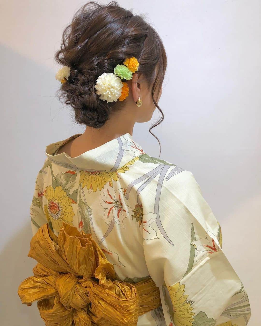 野澤 琢眞（Takuma Nozawa）のインスタグラム：「【恋する乙女のヘアアレンジ】気をつけて行ってらっしゃい😁 ・  #ヘアアレンジ #ヘアセット #アレンジ #アレンジヘア #スタイリング #ヘアスタイル #振袖スタイル #ヘアカラー #コテ #コテ巻き #前髪 #前髪アレンジ #ヘアアレンジ動画 #アレンジ動画 #ヘアアレンジ解説 #アレンジ解説 #入学式 #卒業式 #成人式 #結婚式 #ウェディング #ブライダル #和装 #着物 #ヘアアクセサリー #ヘアアクセ #ポニーテール #くるりんぱ #お団子ヘア #振袖」