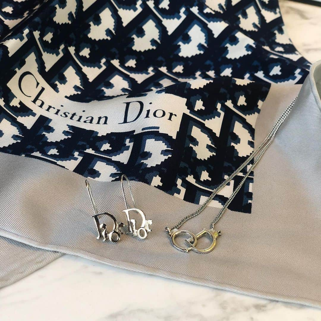 Vintage Brand Boutique AMOREさんのインスタグラム写真 - (Vintage Brand Boutique AMOREInstagram)「Christian Dior earrings and necklace  Free Shipping Worldwide✈️ DM for more information ≫ ≫ ≫✉️ #ヴィンテージ #ディオール #ヴィンテージディオール #レディディオール #ヴィンテージブランドブティック #アモーレ #アモーレトーキョー #表参道 #東京 #青山 #vintage #Dior #christiandior #vintagedior #vintagebrandboutique #AMORE #amoretokyo #omotesando #aoyama」8月17日 17時06分 - amore_tokyo