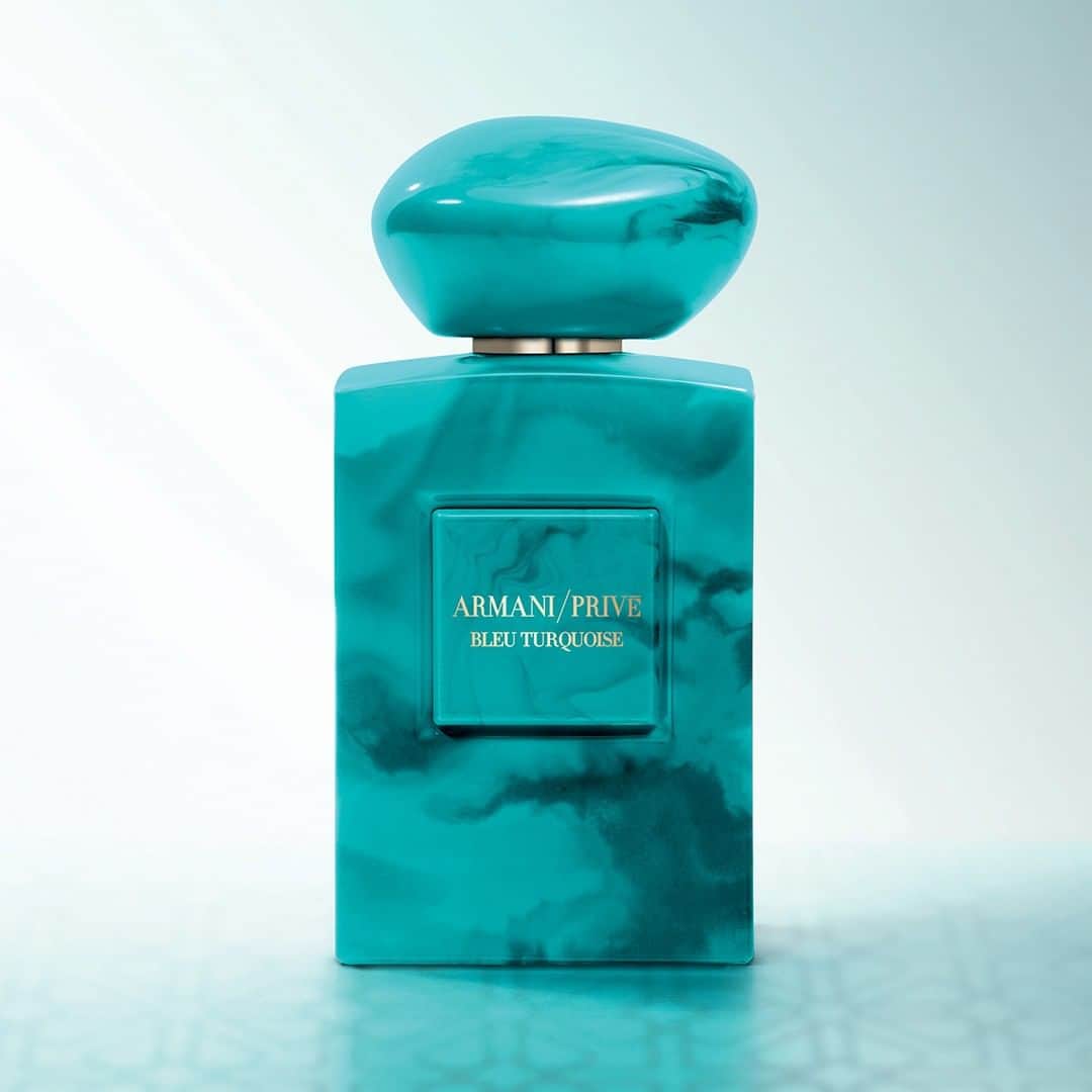 Armani Beautyさんのインスタグラム写真 - (Armani BeautyInstagram)「Inspired by India's deep spiritual connection to the color blue, Armani/Privé BLEU TURQUOISE interplays light salted notes and dark vanilla, evoking the sea plunging into the turquoise ocean. #ArmaniBeauty #ArmaniPrive #HauteCoutureFragrances」8月17日 17時00分 - armanibeauty