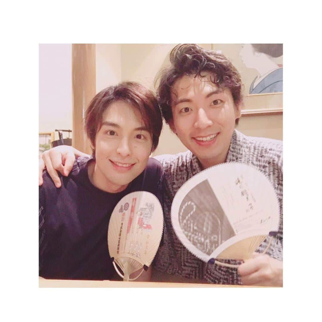 上山竜治さんのインスタグラム写真 - (上山竜治Instagram)「兄弟が、来福した^ ^  #レミゼラブル #本日夜公演  #マリウス × #アンジョルラス  #海宝直人 × #上山竜治  来場してくれる皆さんに感謝。」8月17日 17時05分 - kamiyama_ryuji_0910