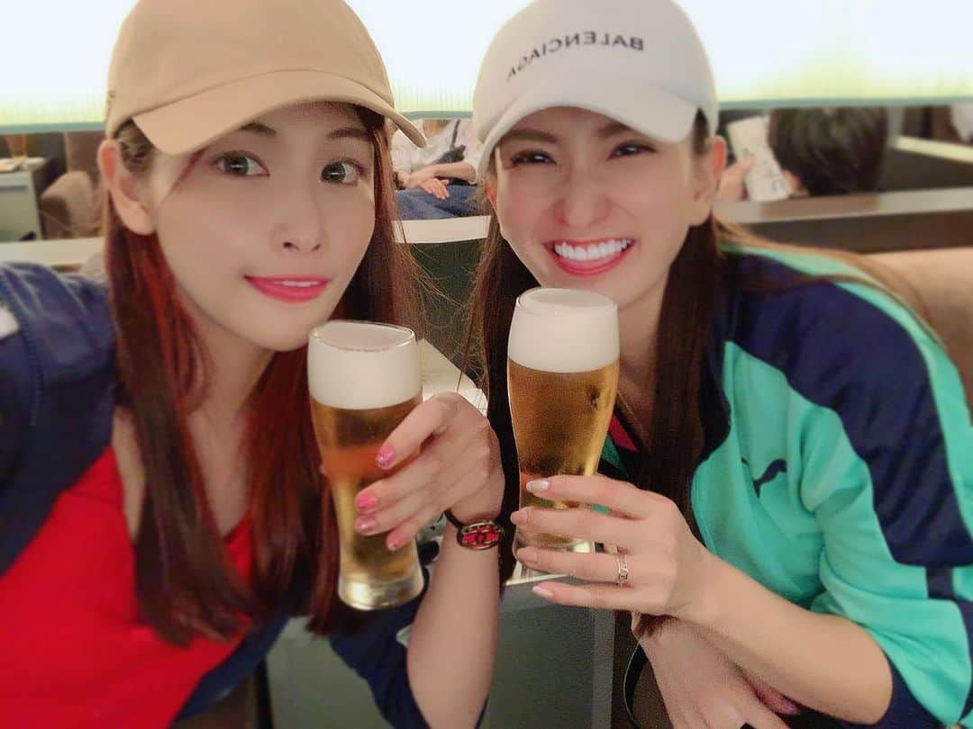 横町ももこさんのインスタグラム写真 - (横町ももこInstagram)「💖 . まだまだ夏休みは終わらない🍻❤️ アラサーの夏休み👭💛 いってきます✈️✨ . #夏休み#summervacation#2019summer#令和最初の夏#ももちゃの夏休み#海外旅行#アラサーの夏休み#アラサー#女子旅#いってきます」8月17日 17時05分 - momochadayo