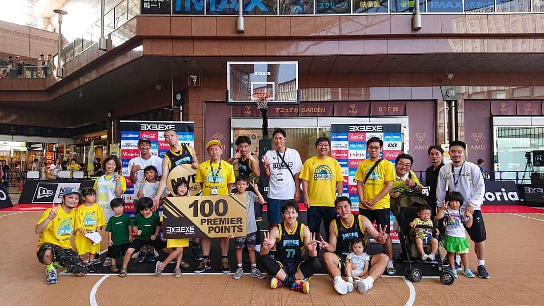 青木康平のインスタグラム：「鹿児島開催で優勝しました！！ 鹿児島では2連覇🏆🏆 (ここだけは言わせて下さい🙇🙇🙇) 本当に良かったです。。。 昨年もですが、今年も地元の方々の声援の後押しが凄く力になりました！！ 本当にありがとうございました🙇  選手達も本当に良く頑張りました！！ まだまだここから！！ 最後まで頑張りましょう💪💪💪 #explorerskagoshima#鹿児島開催#3X3#watcandc#勝利のカキ氷🍧を食べました#音錬」