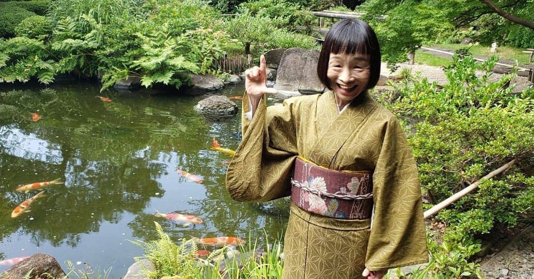のインスタグラム：「‪#ルパンの娘オフショット‬﻿ ﻿ ﻿ #ひょっこりマツさん﻿ ﻿ ﻿ ‪ステキな着物姿で #Lのポーズ 💎‬﻿ ﻿ ﻿ ‪マツさんが着物を着ているということは‬…﻿ ﻿ ﻿ ‪コレはきっと7話のあのシーンですね🤔‬﻿ ﻿ ﻿ ﻿ ‪ドキドキのシーンです🤫💓‬﻿ ﻿ ﻿ ﻿ ﻿ #ルパンの娘 💎 #第7話は8月22日夜10時〜﻿ ﻿ #深田恭子 #瀬戸康史 #小沢真珠 #栗原類 #どんぐり #藤岡弘、#加藤諒 #大貫勇輔 #信太昌之 #マルシア  #麿赤兒 #渡部篤郎 #ビビビ婚」