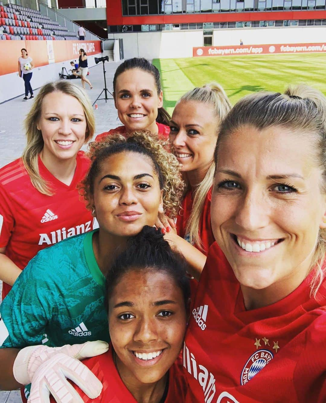 Verena Faisstさんのインスタグラム写真 - (Verena FaisstInstagram)「SC Freiburg - FC Bayern 🚀 13:00 Uhr im Mösle #erstesspiel #gefühltesheimspiel #gobayern」8月17日 17時31分 - vereni2205