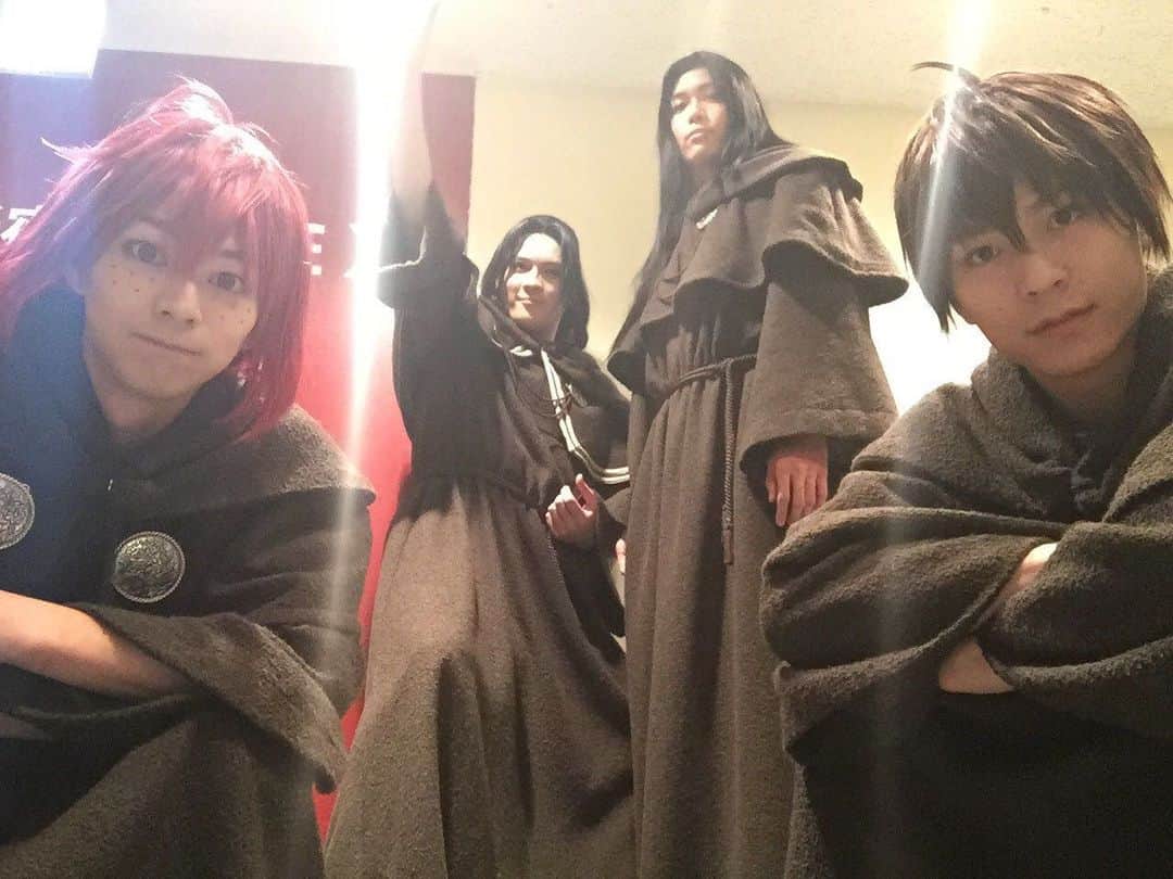 冨森ジャスティンのインスタグラム：「3日目の昼公演終了！ 魔術が使えました！ 「光よ！」 #舞台オーフェン」