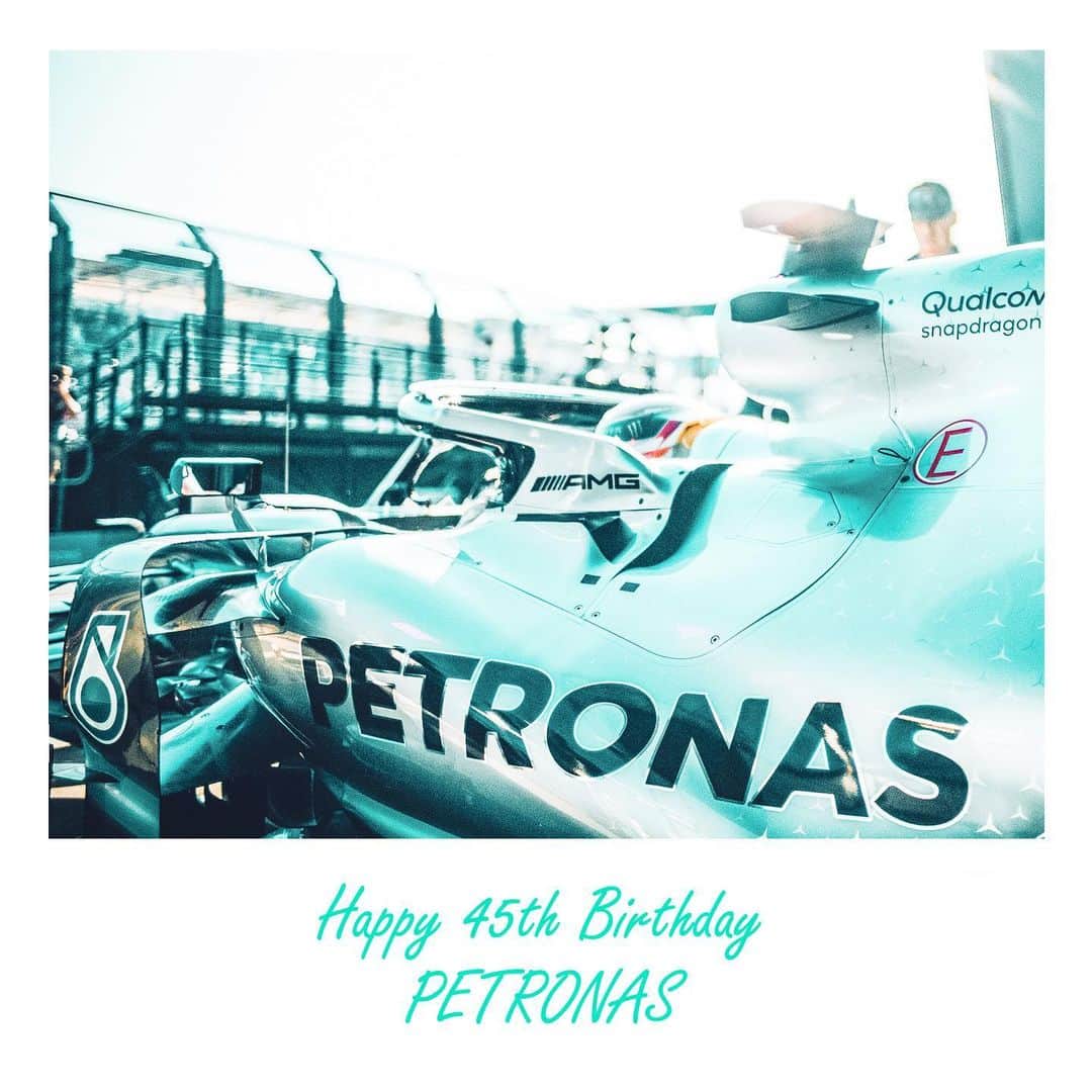 MERCEDES AMG PETRONASさんのインスタグラム写真 - (MERCEDES AMG PETRONASInstagram)「You don’t look a day over 44... 😜 Wishing a big Happy Birthday to our pals at PETRONAS! 🎂🎁 #HappyBirthdayPETRONAS @petronasmotorsports • #MercedesAMGF1 #Mercedes #AMG #F1 #PETRONASmotorsports」8月17日 17時39分 - mercedesamgf1