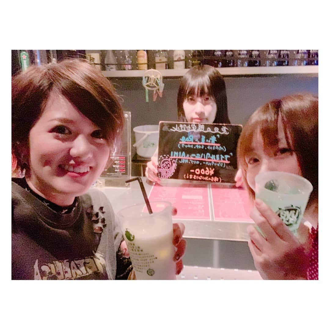 AIMIさんのインスタグラム写真 - (AIMIInstagram)「こんにちばんわ🍯🍯🍯 ❤︎ ❤︎ 2019.8.16 FRI 渋谷GUILTY「空彩エレクトロ」会場に遊びに来てくれたみなさん、ありがとうございました💕 音楽をはじめて10年以上が経ちますが、まだまだ見たことない景色があるな〜って思えるし、まだまだ届けたい言葉や音や感情に出会えています😊 ひとつひとつのその日限りの出会いに幸せにしてもらっているよ♪ ありがとう！！！ 来週はついにAIMI主催イベントだ🎉 夏を夏らしく夏夏夏に盛り上げていきますのでよろしくお願いします👊🍍 ❤︎ ❤︎ 【主催LIVE!!】 AIMI presents『ラヴコラ。～Summer2019～』 出演: AIMI／Yun*chi／mahina／雨ノ弱(OA)  日程：2019年8月23日 (金) 時間：OPEN 17:30／START 18:00～ 会場：下北沢ReG チケット：前売り3500円 ／ 当日券 4000円（税込・ドリンク代別） イープラスチケット 発売中 https://eplus.jp/sf/detail/3018120001-P0030001  #AIMI#ライブ#渋谷GUILTY #ガールズイベント#singersongwriter」8月17日 17時54分 - my_name_is_aimi