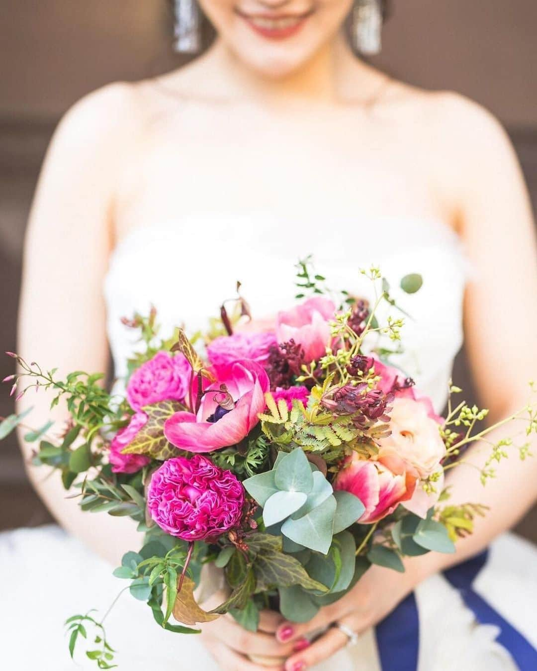 ♡プラコレWedding·⋆*さんのインスタグラム写真 - (♡プラコレWedding·⋆*Instagram)「@placolewedding【#Dressy花嫁 】【#プラコレ】をつけて投稿&フォローしてね♩ . 注目の Dressy記事をPick UP ♥ スワイプしてね＊* -: :-: :-: :-: :-: :-: :-: :-: :-: こちらのお写真は 1枚目>@canititito_123 さん 2枚目>@daisydaisy_wed1750 さん 3枚目>@arcadiakurume.wedding さん 4枚目>@lazor_garden_nagoya さん .  からリグラムさせていただきました✬* 可愛いお写真をありがとうございます♡ :-: :-: :-: :-: :-: :-: :-: :-: :-: . 『#Dressy花嫁』『#プラコレ』の ハッシュタグをつけて写真をUPしてね✦ 花嫁アプリ『Dressy by プラコレ』の 記事に掲載＆リグラムされるかも♩ ┈┈┈┈┈┈┈┈┈┈┈┈┈┈┈┈┈┈┈ . 【リゾートウェディング】にぴったり＊大人っぽい素敵フラワーブーケをまとめてみました♡♥ ウェディング記事はコチラ➳♡゛ [ https://bit.ly/2z3sG38 ］ Editor♡Dressy花嫁 . ┈┈┈┈┈┈┈┈┈┈┈┈┈┈┈┈┈┈┈ . 花嫁アプリでは、 プロのアドバイザーに結婚式の相談を何度でも♡ ウェディングドレスの記事や、 自分のウェディングレポを残せちゃう♡” . ＞＞＞TOPのURLからcheck ⋈ @placolewedding ＞＞＞結婚のご相談は プラコレウェディングアドバイザーへ♡ @wedding_adviser ＞＞＞ウェディングレポを残したいなら、 farny by プラコレをcheck ✎ @farny_wedding ＞＞＞ウェディングアイテム＆DIYは farnyアイテムをcheck ❁ @farny_wd.item >>>沖縄フォトウェディングの予約は ainowa(あいのわ)をcheck✈ @ainowa_okinawa >>>素敵なドレスに出会いたい花嫁さま♡ @dressyonline_をcheck👗 . みなさまからのいいねや保存 コメントをお待ちしています♥ 「このウェディングドレス可愛い！」 「ヘアスタイルも気になる！！」 「今の花嫁さんの流行りは！？」etc. . ┈┈┈┈┈┈┈┈┈┈┈┈┈┈┈┈┈┈┈ #プレ花嫁 #卒花 #花嫁 #卒花嫁 #結婚準備 #花嫁準備 #撮影指示書 #weddingtbt #weddingdress #ウェディングドレス #運命の一着  #花嫁コーディネート #挙式レポ #卒花しました #試着レポ #farnyレポ #前撮り #後撮り #関東花嫁 #関西花嫁 #ブーケ #花嫁コーディネート」8月17日 17時56分 - placole_dressy