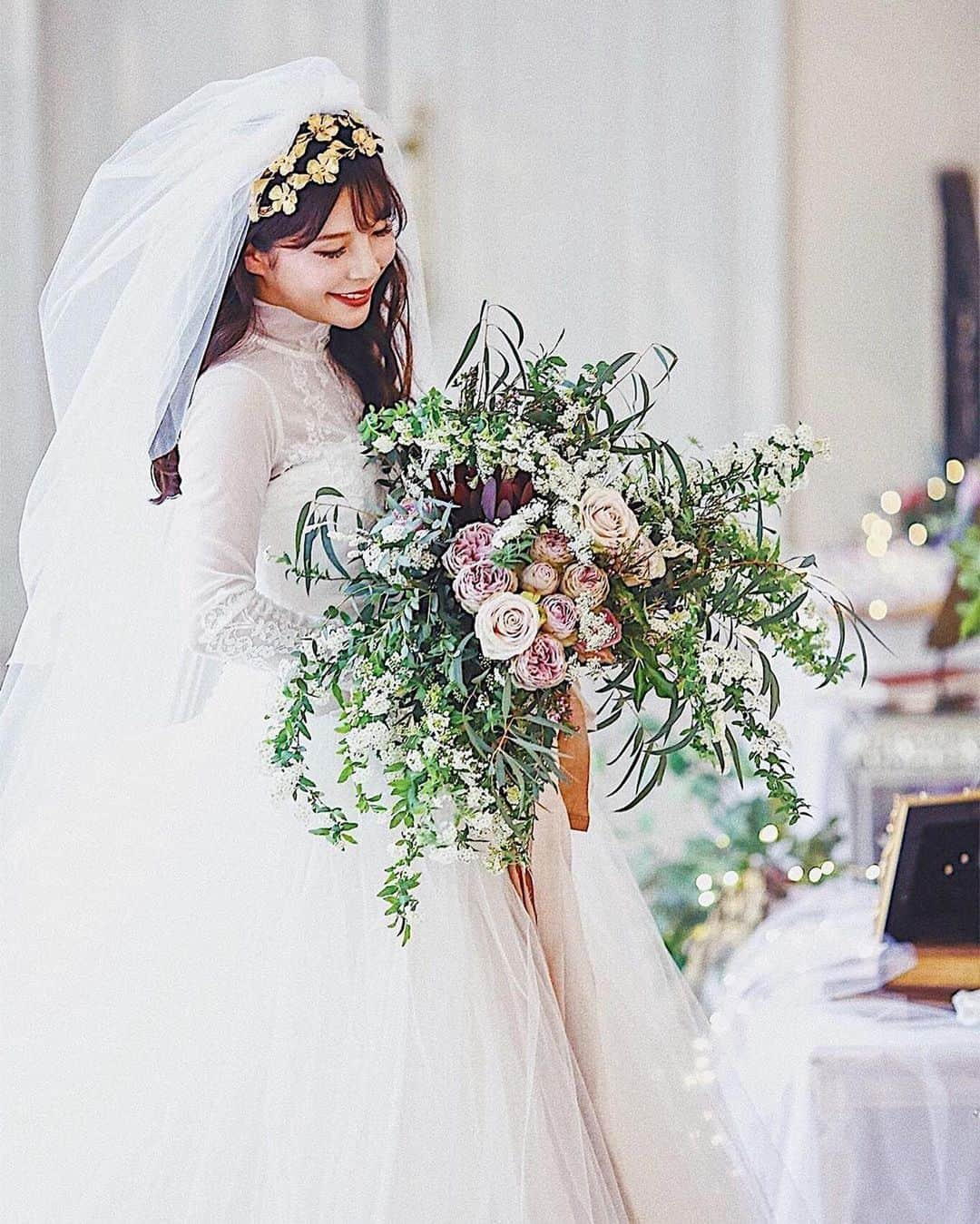 ♡プラコレWedding·⋆*さんのインスタグラム写真 - (♡プラコレWedding·⋆*Instagram)「@placolewedding【#Dressy花嫁 】【#プラコレ】をつけて投稿&フォローしてね♩ . 注目の Dressy記事をPick UP ♥ スワイプしてね＊* -: :-: :-: :-: :-: :-: :-: :-: :-: こちらのお写真は 1枚目>@canititito_123 さん 2枚目>@daisydaisy_wed1750 さん 3枚目>@arcadiakurume.wedding さん 4枚目>@lazor_garden_nagoya さん .  からリグラムさせていただきました✬* 可愛いお写真をありがとうございます♡ :-: :-: :-: :-: :-: :-: :-: :-: :-: . 『#Dressy花嫁』『#プラコレ』の ハッシュタグをつけて写真をUPしてね✦ 花嫁アプリ『Dressy by プラコレ』の 記事に掲載＆リグラムされるかも♩ ┈┈┈┈┈┈┈┈┈┈┈┈┈┈┈┈┈┈┈ . 【リゾートウェディング】にぴったり＊大人っぽい素敵フラワーブーケをまとめてみました♡♥ ウェディング記事はコチラ➳♡゛ [ https://bit.ly/2z3sG38 ］ Editor♡Dressy花嫁 . ┈┈┈┈┈┈┈┈┈┈┈┈┈┈┈┈┈┈┈ . 花嫁アプリでは、 プロのアドバイザーに結婚式の相談を何度でも♡ ウェディングドレスの記事や、 自分のウェディングレポを残せちゃう♡” . ＞＞＞TOPのURLからcheck ⋈ @placolewedding ＞＞＞結婚のご相談は プラコレウェディングアドバイザーへ♡ @wedding_adviser ＞＞＞ウェディングレポを残したいなら、 farny by プラコレをcheck ✎ @farny_wedding ＞＞＞ウェディングアイテム＆DIYは farnyアイテムをcheck ❁ @farny_wd.item >>>沖縄フォトウェディングの予約は ainowa(あいのわ)をcheck✈ @ainowa_okinawa >>>素敵なドレスに出会いたい花嫁さま♡ @dressyonline_をcheck👗 . みなさまからのいいねや保存 コメントをお待ちしています♥ 「このウェディングドレス可愛い！」 「ヘアスタイルも気になる！！」 「今の花嫁さんの流行りは！？」etc. . ┈┈┈┈┈┈┈┈┈┈┈┈┈┈┈┈┈┈┈ #プレ花嫁 #卒花 #花嫁 #卒花嫁 #結婚準備 #花嫁準備 #撮影指示書 #weddingtbt #weddingdress #ウェディングドレス #運命の一着  #花嫁コーディネート #挙式レポ #卒花しました #試着レポ #farnyレポ #前撮り #後撮り #関東花嫁 #関西花嫁 #ブーケ #花嫁コーディネート」8月17日 17時56分 - placole_dressy