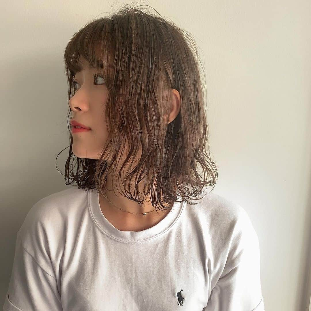 山内鈴蘭さんのインスタグラム写真 - (山内鈴蘭Instagram)「💇‍♀️💇‍♀️💇‍♀️💕 ． ． @navile_ryota さん いつもありがとう☺️👍 カラーとトリートメント、カットに最後巻いてもらいました🌻 いつも笑わせてもらって、元気までもらっちゃうんです。本当にありがとう😊✨✨✨ #hair #haircolor #hairarrange #トリートメント #ヘアカラー #アッシュ #原宿 #navile」8月17日 18時08分 - xxsuzuranxx