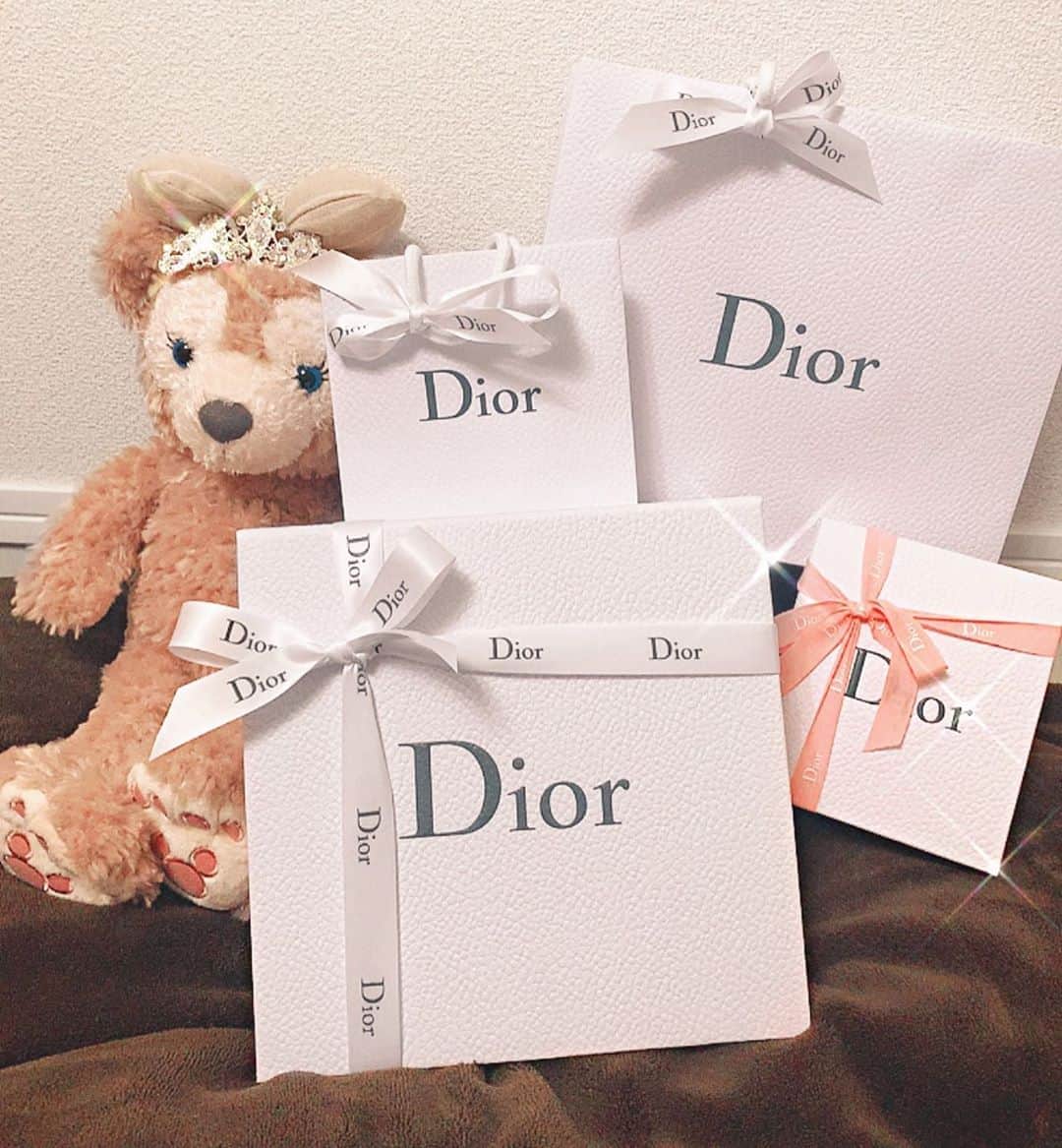 AMIさんのインスタグラム写真 - (AMIInstagram)「🧸 #Dior BirthdayPresent💕👑 . . ﾁｮｰHappy🥺🎀🎁✨ . . . . . #ootd #fashion #instagood  #ladiesfashion #code #make #disney #present #birthdaypresent #happyBirthday」8月17日 18時00分 - _a.mi.m_