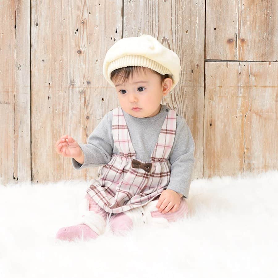 こどもの森e-shopさんのインスタグラム写真 - (こどもの森e-shopInstagram)「ㅤ ㅤ New Collection🍂⋆. ㅤ kids zooからも秋のベビーアイテム続々入荷中❣️ ㅤ ジャンスカとTシャツの重ね着に見えますが 1枚で着れるワンピースなので着脱が簡単👗 この秋トレンドのチェック柄🍁♥︎ ㅤ kids zooらしいやわらかな色づかいで ベビーちゃんのキュートさを引き立てます💘 ㅤ もう少し寒くなったら帽子や 昨日ご紹介したうさぎさんポンチョとの コーデがおすすめです🐰🧶 ㅤ W60302 ワンピース(70～95cm)\3600+tax W60100 ポンチョ(S～M)\3300+tax W61401 帽子(46～48cm)\2300+tax W61010 レギンス(70～95cm)\2000+tax (近日発売予定) ㅤㅤㅤㅤㅤㅤㅤㅤㅤㅤㅤㅤㅤ ㅤㅤㅤㅤㅤㅤㅤㅤㅤㅤㅤㅤㅤ #こどもの森eshop #こどもの森 #丸高衣料 #moujonjon #ムージョンジョン #daddyohdaddy #ダティオダディ #Caldia #カルディア #studiomini #スタジオミニ #kidszoo #キッズズー #donkeyjossy #ドンキージョッシー #子供服 #こどもふく #プチプラ #キッズコーデ #キッズファッション」8月17日 18時01分 - kodomonomori_eshop