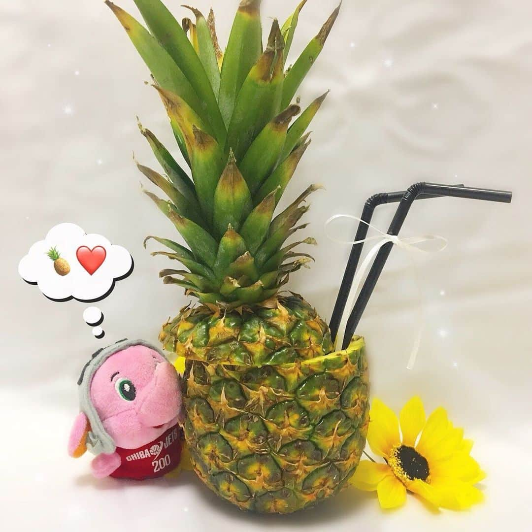 B.LEAGUEさんのインスタグラム写真 - (B.LEAGUEInstagram)「💛🍍パイナップルの日 🍍💛﻿ ﻿ #B女子部 ではパイナップルジュースを作りました﻿❗️ ﻿ ﻿ パイナップルジュースを﻿ 飲みたそうにしている #ジャンボくん 🐘﻿😍 ﻿ ﻿ ﻿ #千葉ジェッツ #マスコット #マスコットキャラクター #パイナップル #パイナップルの日 #pineapple #pine #今日は何の日 #夏 #ジュース #ドリンク #🍍 #お洒落 #drink #フルーツ #パイン #フルーツ好き #美味しそう #美味しい #美味 #ぬいぐるみ」8月17日 18時01分 - b.league_official