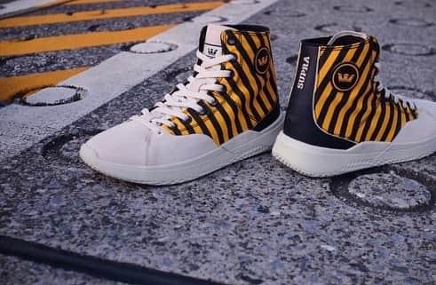 SUPRA TOKYOさんのインスタグラム写真 - (SUPRA TOKYOInstagram)「. -STATIK- CAUTION STRIPE BONE . In Store & Online Store Release. . #supratokyo #sneaker #statik」8月17日 18時01分 - supratokyo