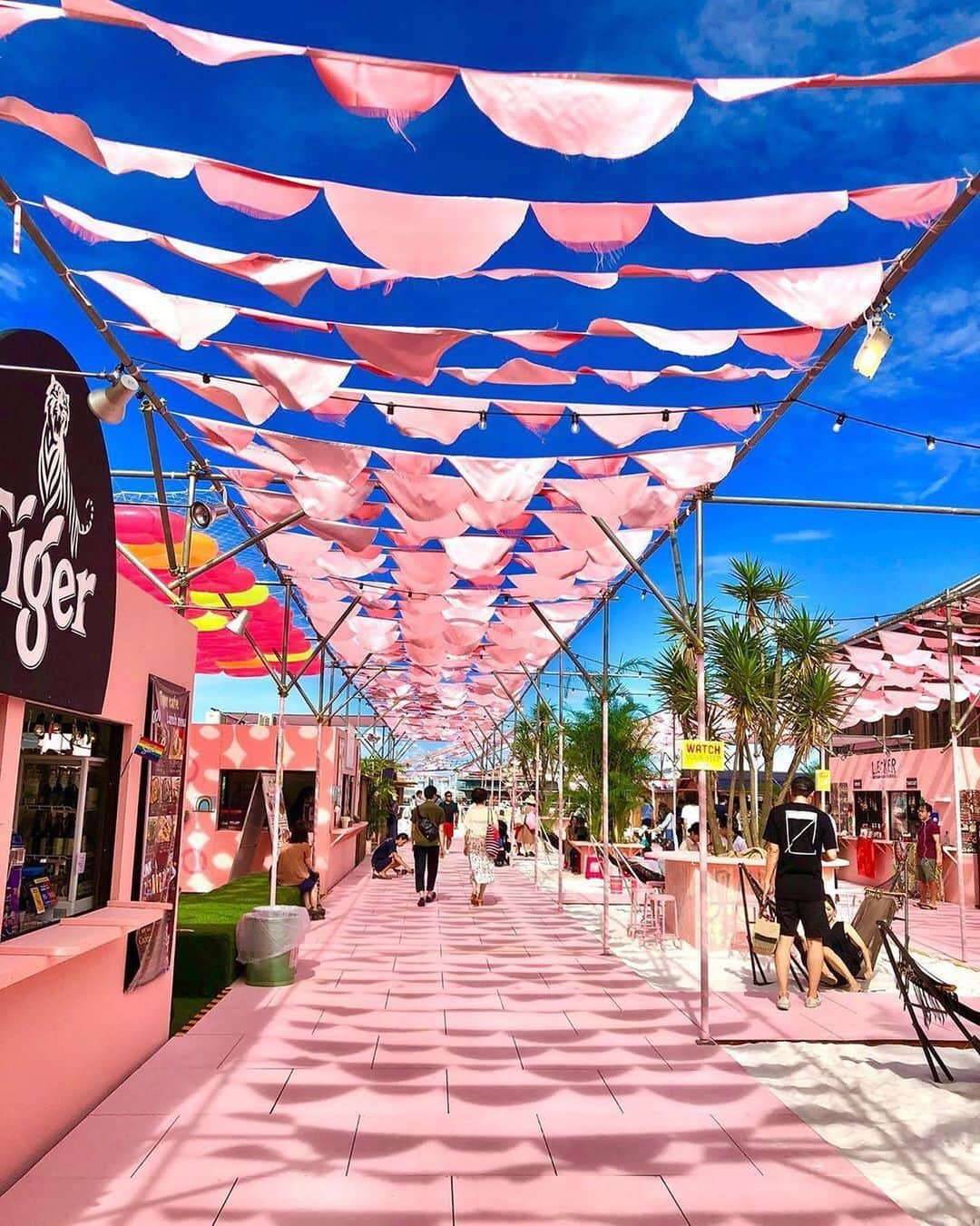 横浜市さんのインスタグラム写真 - (横浜市Instagram)「Have you been to Red Brick Beach yet? @yokohamaredbrick has transformed into a place for a perfect summer day out! Photo:@strt510 #myyokohama」8月17日 18時02分 - findyouryokohama_japan