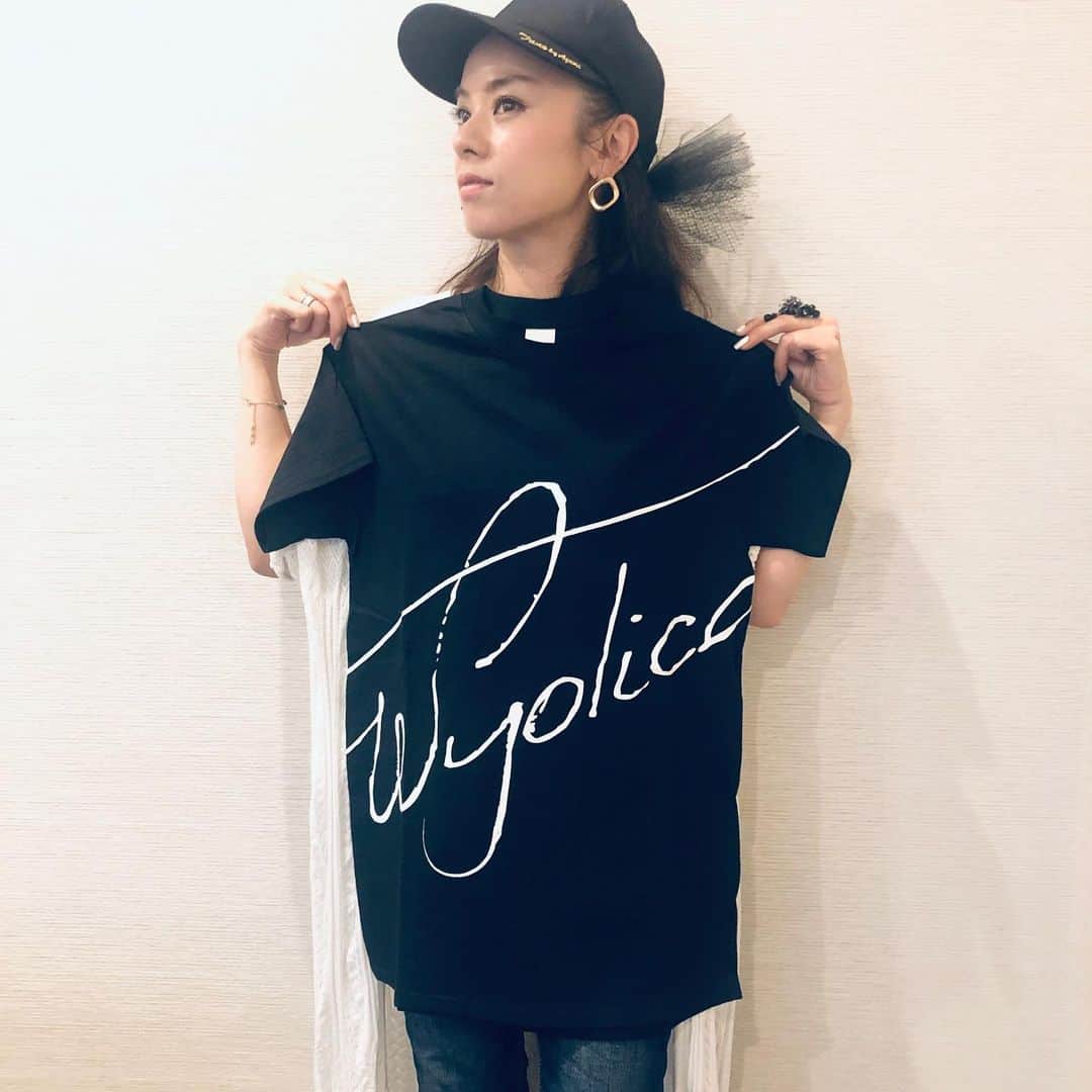 azumiのインスタグラム：「明日はいよいよ #ワイヨリカ 20周年&再結成ライブ。 物販発表🎉Tシャツと 私のブランド  #tunobyazumi  と #CA4LA さん コラボの #tunobyazumiforca4la のスペシャルキャップ！🙌私が被ってる昨年発売したキャップと同じ形です。チュールは無しで男女兼用。15時半から販売開始。先着でノベルティもあるそう。当日券は16時半から若干出るそうです！お待ちしてます😊 #wyolica @wyolica1999」