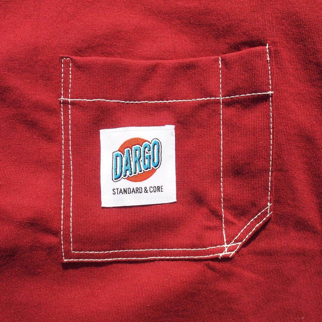 DARGO T-shirt &Sign Artさんのインスタグラム写真 - (DARGO T-shirt &Sign ArtInstagram)「Just Arrived!!📦🌴 コスパ最高◎ 人気のポケTee 1stタイプが入荷しました。オンラインストアにも掲載済みです！ ------------------------- 【DARGO】 Working Pocket T-shirt 100% USA COTTON 7.1 onz Heavy Weight & PRE-SHRUNK fit. Sewing by uroqo (Kumamoto City, Japan) color：WHITE, BURGUNDY, BLACK size：SMALL, MEDIUM, LARGE, X-LARGE ※158cm SMALL着用 ※写真10枚目 ブラック約2年間着用。フェード(色落ち)が最高すぎます🇺🇸 ------------------------- DARGO Hand Screen Printed T-shirt Printed in Kumamoto, Japan. ------------------------- #dargojapan #dargo2019ss  #kumamoto #kumamotocity #vintagestyle #californiastyle  #BASEec #熊本 #熊本市 #熊本tシャツ #九州 #古着女子 #アメカジ #アメカジコーデ #ダーゴ #カリフォルニア #tシャツ #ポケt #ポケTee #ポケットtシャツ #ポケットt」8月17日 18時10分 - dargo_japan