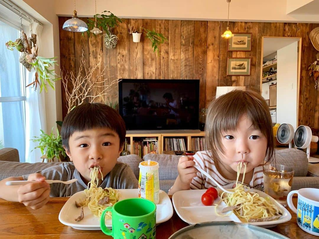 坂本美雨さんのインスタグラム写真 - (坂本美雨Instagram)「#セコムとなまこ の夏 ぐいっと割り入るコムタン。  #今日のセコム #今日のなまこちゃん」8月17日 18時11分 - miu_sakamoto