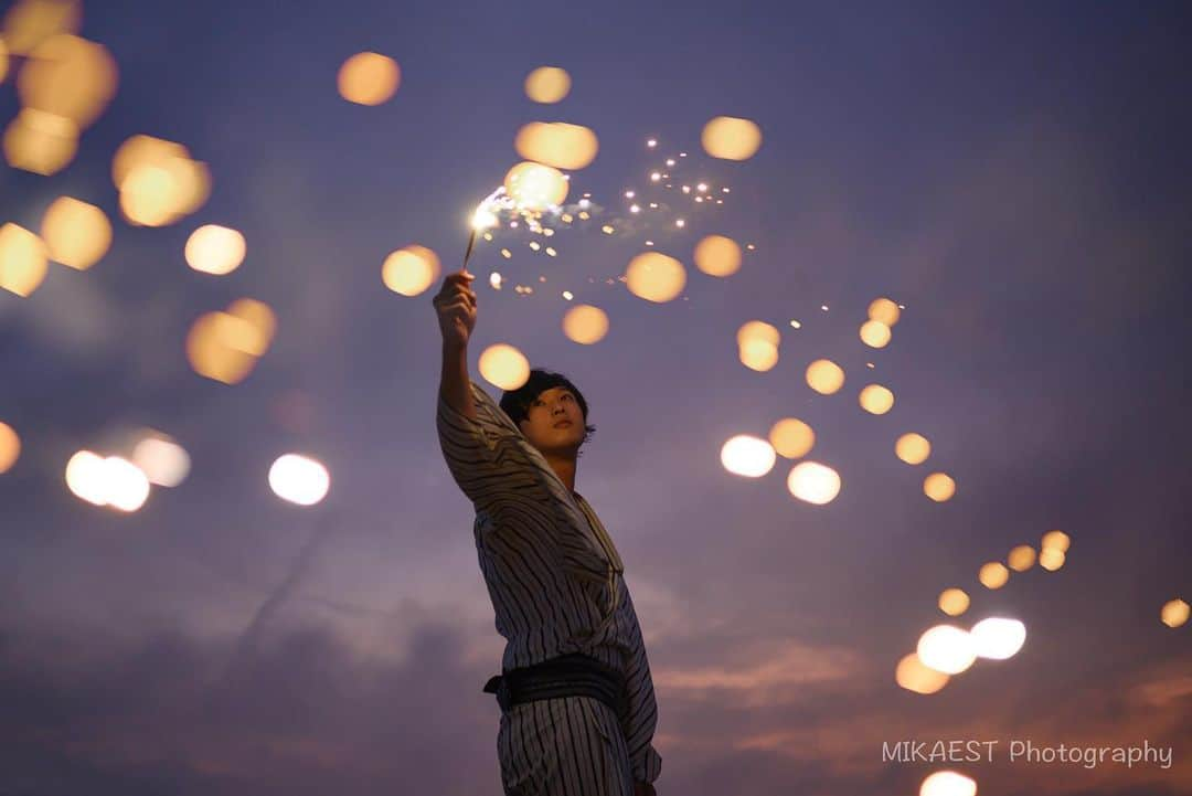 mikaestさんのインスタグラム写真 - (mikaestInstagram)「Fireworks with you 花火の子 model : @yuumw64 . 「ねぇ、もうすぐ花火が上がるよ」 . . ってことで、今宵は赤川の花火🎆 全国から花火仲間が大集結しており、 会えて楽しい嬉しい😊 高校野球を見ながら待機中😆 . . #仙台 #行くぜ東北 #夏の東北インスタキャンペーン #夏色みやぎ #サザエさんと宮城タビ #funfindtohoku #宮城 #TandDフォトコンテスト2019 #try #いきいきフォトコンテスト2019 .」8月17日 18時15分 - mikaest