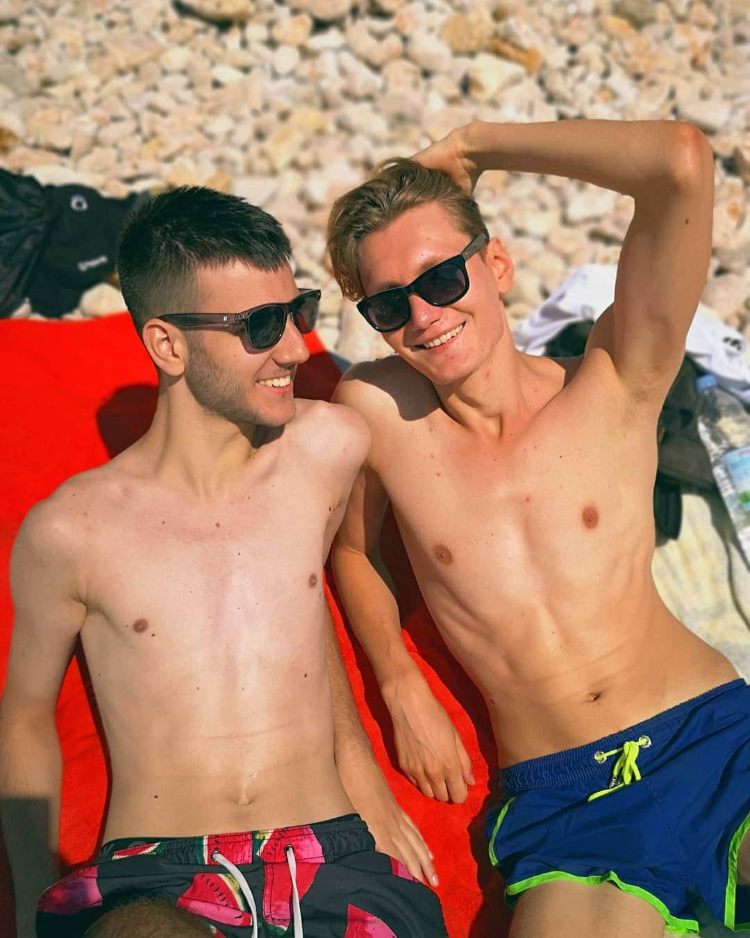 Olick Chinoさんのインスタグラム写真 - (Olick ChinoInstagram)「Chilling with my croatian friend @mrwilliamgrey on the beach of Krk. It's always a pleasure to meet with you babe and spend such an amazing time 💙 see you soon.  #krkisland #chillingout😎 #onthebeach #sunnyday #croazia🇭🇷 #summertimevibes #bestfriends #lovesummer #krk #instaboys #instaguys #skinnyboy #hotguys #malemodels s」8月17日 18時29分 - olick_chino