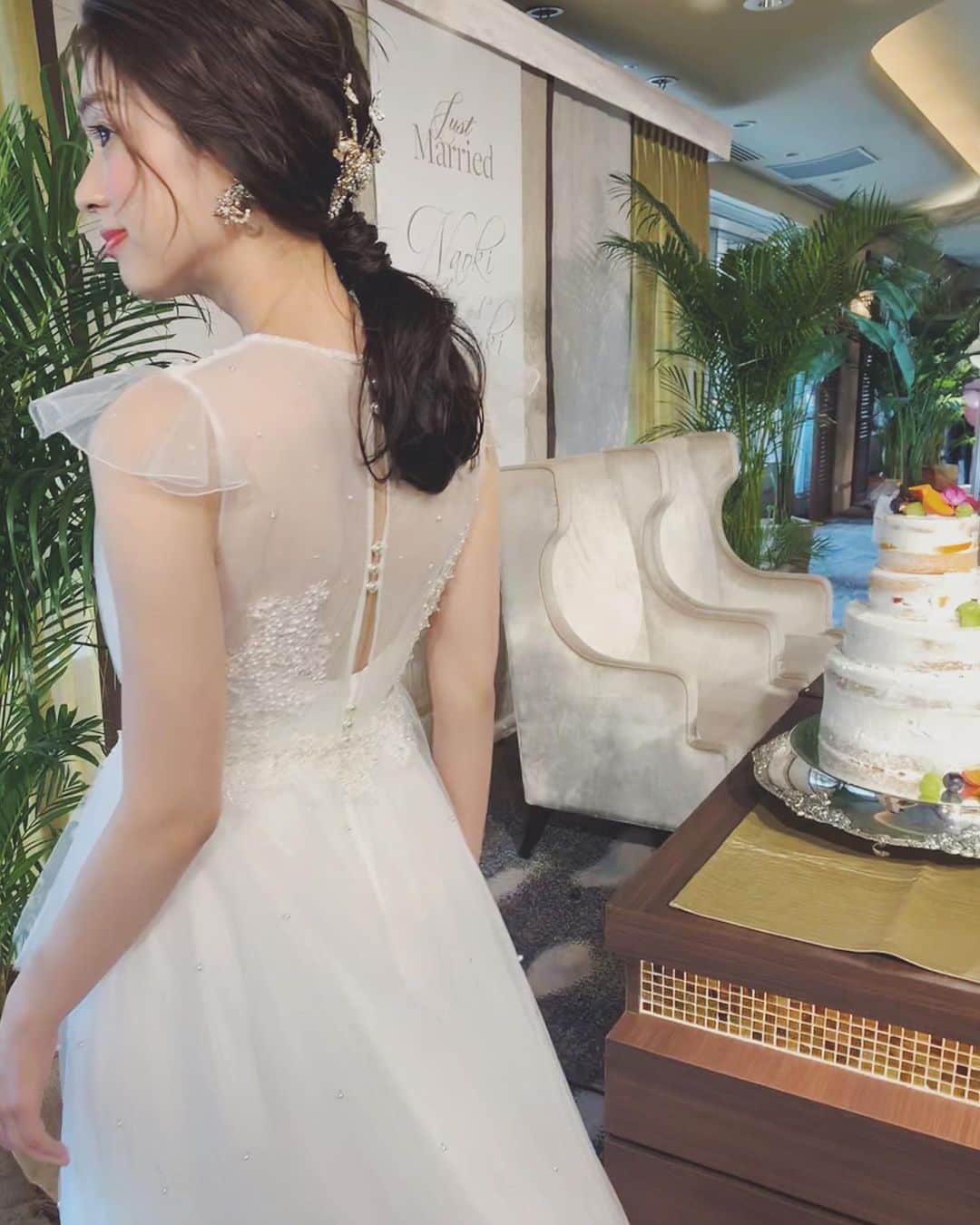 森本奈緒さんのインスタグラム写真 - (森本奈緒Instagram)「先日の撮影で着て何度もときめいたドレス @juno_weddingdress 🕊 今日はドレスショーに出演させていただきました💐 細かなディテールにまでこだわって、後ろ姿もとっても美しいドレスなの。ぜひみてみてね🥰 #junodress  #wedding #stmargaret  #dressshow #えみりちゃんと花まみれ #naowhm」8月17日 18時44分 - naomorimoto