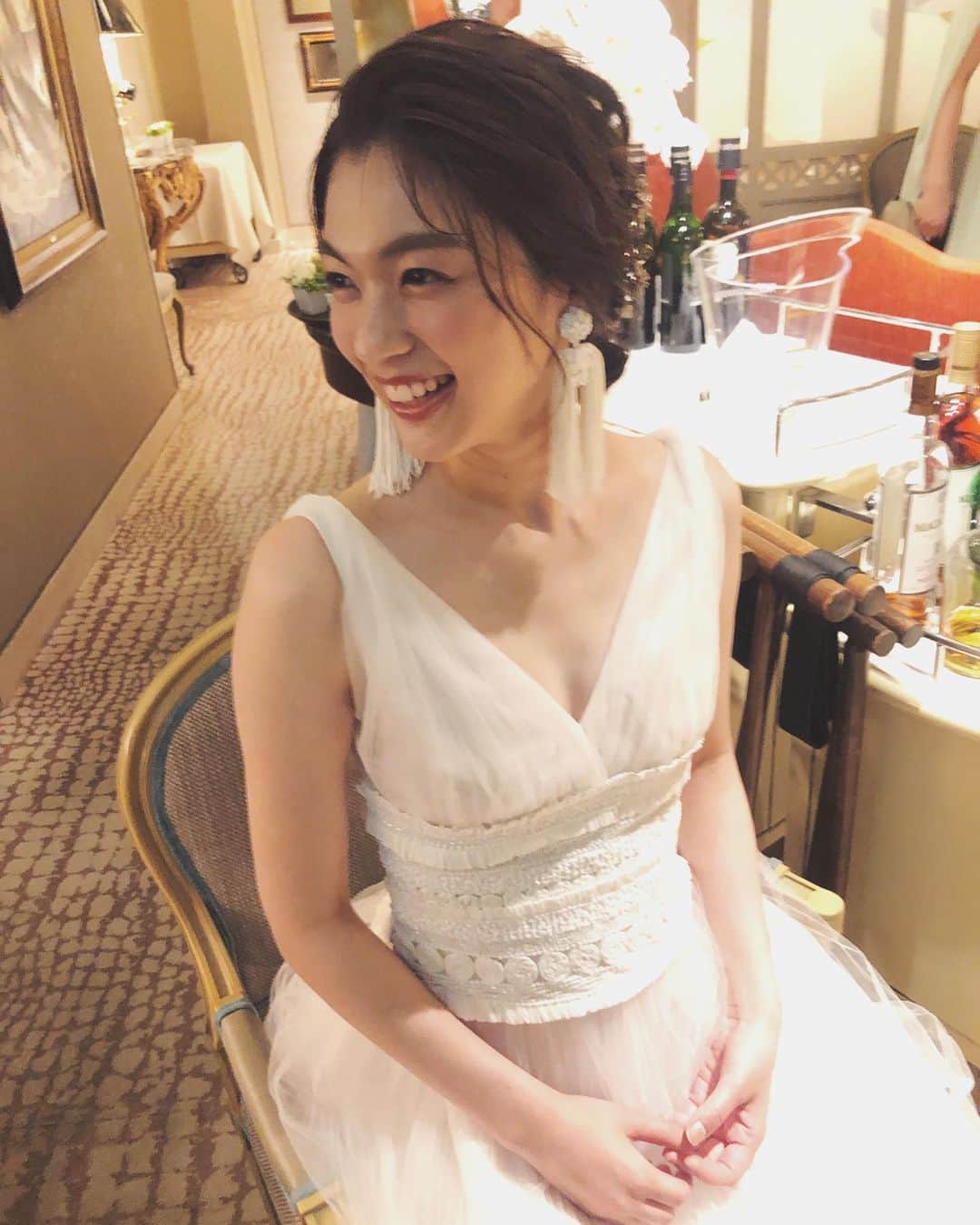 森本奈緒さんのインスタグラム写真 - (森本奈緒Instagram)「先日の撮影で着て何度もときめいたドレス @juno_weddingdress 🕊 今日はドレスショーに出演させていただきました💐 細かなディテールにまでこだわって、後ろ姿もとっても美しいドレスなの。ぜひみてみてね🥰 #junodress  #wedding #stmargaret  #dressshow #えみりちゃんと花まみれ #naowhm」8月17日 18時44分 - naomorimoto