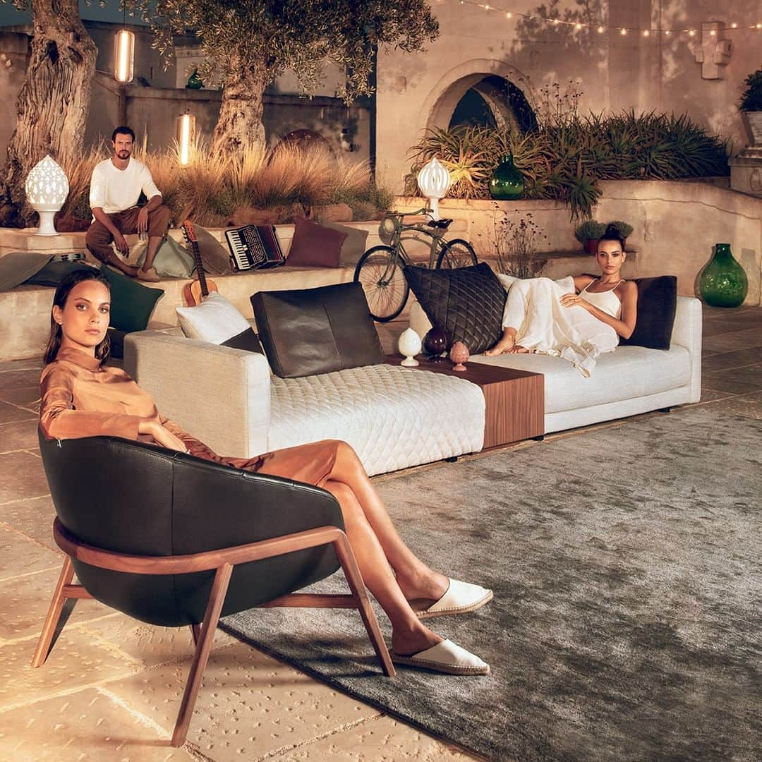 Natuzzi Officialさんのインスタグラム写真 - (Natuzzi OfficialInstagram)「There are no limits to the imagination with our Melpot sofa. Choose components, colors and materials that best reflect your style to create a unique sofa for your home.  #Natuzzi #NatuzziItalia #comfort #elegance #design #lifestyle #style #furniture #homefurniture #madeinitaly #living #interiordesign #decor #furnituredesign #homedesign #inspiration #interior #instadesign #designlovers #italianstyle #homedecor #lovedesign #designers #designer」8月17日 19時00分 - natuzzi