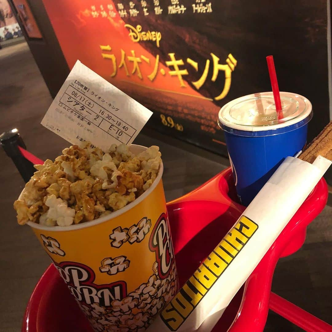 てん（ものまね）さんのインスタグラム写真 - (てん（ものまね）Instagram)「#ライオンキング 🦁2回目観てきたよ🎬⸜(*˙꒳˙*)⸝🍿 ヤングシンバの伸びやかな歌声が素敵だったぁ👏🏻✨プンバァ🐗とティモン🐿のコンビ好き🐾❣️」8月17日 18時53分 - tenkukku10