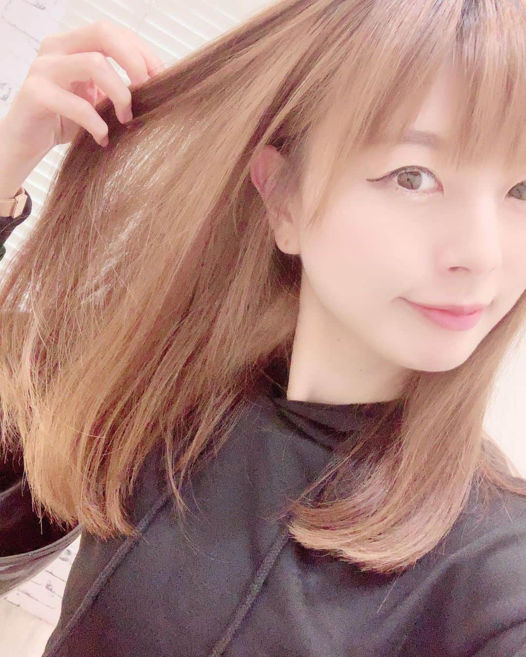 satomiさんのインスタグラム写真 - (satomiInstagram)「新宿にあるヘアサロンLilleで﻿ スパとトリートメントをしてきたよ♬﻿ * 個室という贅沢感¨̮♡︎ 暑かったので清涼感のあるすーっとするシャンプーと、炭酸クレンジングで毛穴からスッキリ✨✨﻿ * * 高濃度のコラーゲンやプロポリスを髪に入れ込むトリートメントのおかげでサラツヤ髪になった💕 * * きになるかたは（@lille___.om ）🔍してね¨̮♡︎ * * ちなみに今日はダニエルウェリントン⌚️ * ✼••┈┈┈┈┈┈┈┈┈┈┈┈┈┈┈┈••✼ クーポンコード：【satomi47】で15%OFF になるのでぜひ使ってね😊💕 https://www.danielwellington.com/jp * （9/30まで有効、公式サイト使用のみ） ✼••┈┈┈┈┈┈┈┈┈┈┈┈┈┈┈┈••✼ * * #danielwellington #dw  #watch  #ダニエルウェリントン  #時計  #腕時計 #Lille#新宿トリートメント #新宿サロン﻿ #新宿美容室 #トリートメント﻿ #ケラチンブーストトリートメント #pr﻿ #美容 #美髪 #コラーゲン﻿ #ヘッドスパ #炭酸クレンジング﻿ #コラボベース #サロモ #サロンモデル」8月17日 19時03分 - saatoomii47