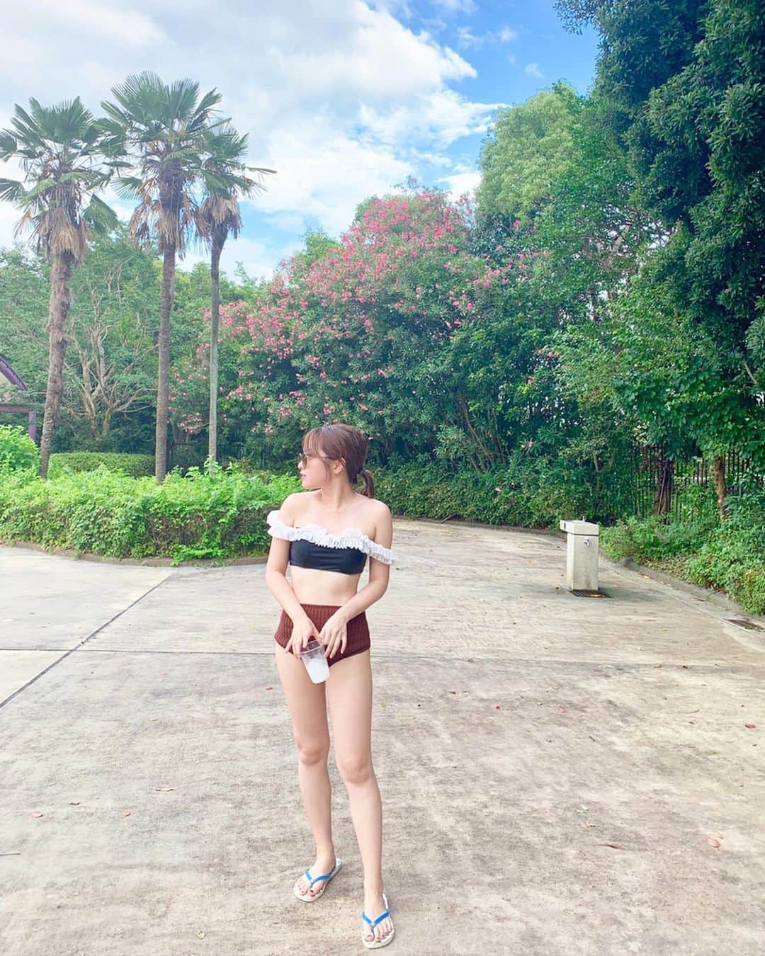 大野愛友佳のインスタグラム：「色んな行事とやることが8月はどんと増えて、 とても生きがいを感じてる最近🥰 . 今日はずっと踊ってたから ストレス発散になった✨ アンセムのはるかちゃんも、 この間映画で共演したりこちゃんも同じで嬉しかった😊💗 . 夏の思い出をしっかり載せます📷 . 👙 @nn___official @herlipto 🕶@tres.jewelry」
