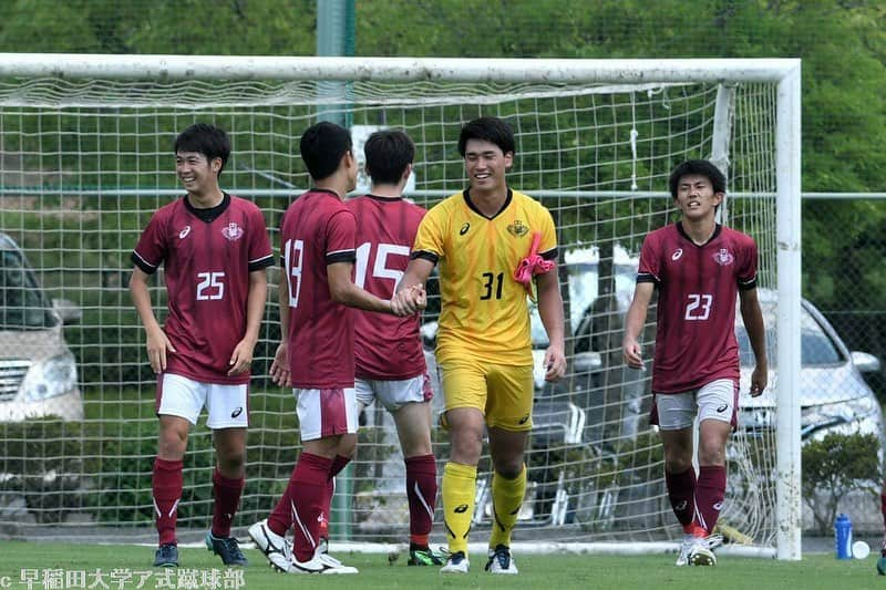 早稲田大学ア式蹴球部【公式】さんのインスタグラム写真 - (早稲田大学ア式蹴球部【公式】Instagram)「【本日の試合結果】 関東社会人リーグ2部 後期第4節  早大ア式FC 2（0-0、2-1）1 さいたまSC  得点者:⚽️秋元浩希 ⚽️小林将也  前半、今週取り組んできたビルドアップに積極的にチャレンジするも、なかなかテンポが出せず、攻撃の形を作れない。守備は、ロングボールを中心とした相手の攻撃に対し、うまく対応し、得点を許さない。  後半になると、さらに気温があがり、足が止まる時間が少しずつ出てくる。そうした中、秋元が快足を飛ばして自らドリブルで持ち込み、先制点をあげる。その後、残り時間が少なくなり、逃げ切りたいところだったが、ロングカウンターから同点に追いつかれてしまう。このまま試合終了かと思われたが、途中交代のフレッシュな選手が仕掛けてチャンスを作ると、最後はクロスから小林が勝ち越し弾を決め勝負あり！  これでリーグ戦3連勝となりました‼️ 試合は続きますので、１つでも上の順位にいけるように頑張ります！ 引き続き応援の程、宜しくお願い致します🙇 【次節情報】 関東社会人リーグ2部 後期5節 🆚Criacao Shinjuku ⌚️8月25日(日)  11:00kick off 🏟早稲田大学東伏見サッカー場  #jufa#university#football#soccer#早稲田大学#ア式蹴球部#早大ア式fc」8月17日 19時35分 - waseda.univ.afc