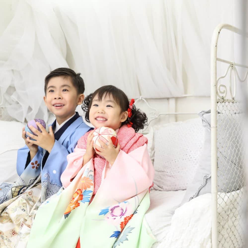 ハピリィフォトスタジオさんのインスタグラム写真 - (ハピリィフォトスタジオInstagram)「仲良し兄弟が表参道店に来てくれました🥰  兄弟は着付け代をお一人分追加するだけで撮影出来ちゃいます🤩  写真枚数が2人だと少ないなぁ と思われている方は 当日追加も承れますので ご安心ください！  #ハピリィフォトスタジオ#ハピリィ#happilyphotostudio#happily#ハピリィフォトスタジオ表参道#ハピリィフォトスタジオ自由ヶ丘店#ハピリィフォトスタジオみなとみらい#ハピリィフォトスタジオ吉祥寺#ハピリィフォトスタジオ名古屋金山店#ハピリィluxe六本木#六本木#ベストキッズオーディション#bestkidsaudition#キッズモデル#リニューアルキャンペーン#夏休み#七五三前撮り#七五三先行予約会」8月17日 19時28分 - happily_photo_studio