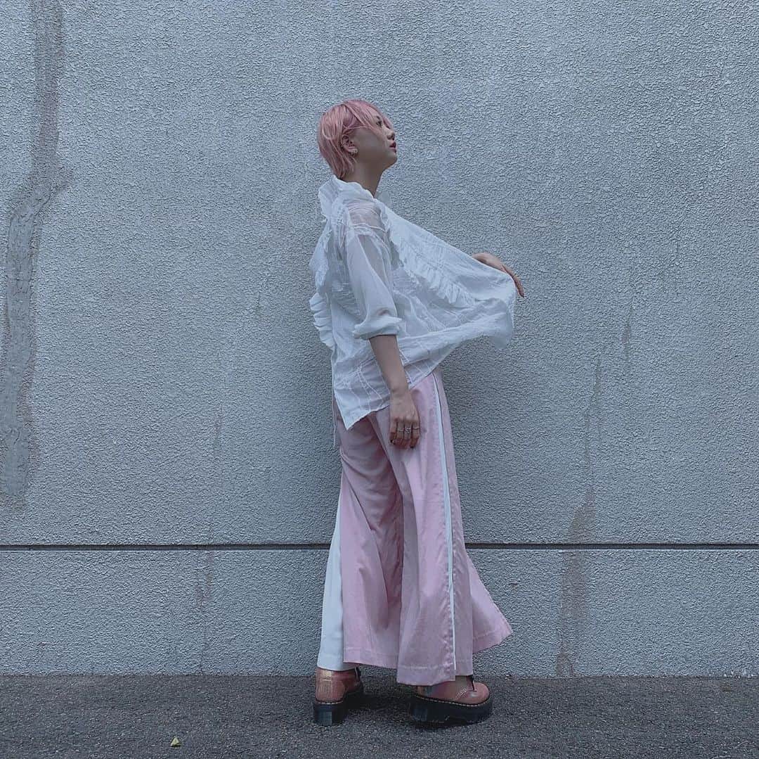 古畑奈和さんのインスタグラム写真 - (古畑奈和Instagram)「私服だにょ🦋 インスタではピンク髪お初ですね  #私服 #ピンクヘアー」8月17日 19時29分 - nao_furuhata