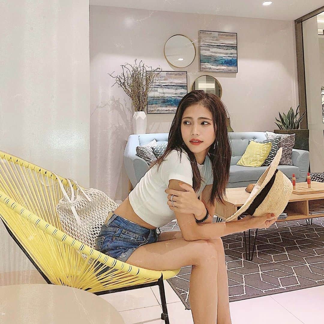 のインスタグラム：「swipe▷▶︎▷ ＊ ボラカイで泊まったホテルは The Lind Boracayでした♡♡ ＊ お部屋は可愛くて広いし、 スタッフさんはみんないい人だし、 ホテルの夜ご飯もとっても美味しくて、 プール、ジム、スパまである🧡！ しかも１つ１つのクオリティが とっても高くて施設内が綺麗です✨ ＊ ボラカイに着いてからはずっと雨で どうしようかと思ったんだけど、 ホテルの施設全部制覇できたし 十分楽しく過ごせました☺️♡ ＊ ちなみにスパは気持ちよすぎて ２日連続してしまった🤭w メニューも沢山あって選べたよ♡ ＊ ＊ 【fashion】 T-shirt... @beep_ss denim... @hm straw hat... @zara ＊ ＊ ＊ #ボラカイ #ボラカイ島 #旅行 #女子旅 #コーデ #低身長コーデ #154cmコーデ #154cm #おちびの輪 #おちびコーデ #TheLindBoracay #GoneWithTheLind  #trip #traveler #like #code #outfit #instagood #marika_trip」