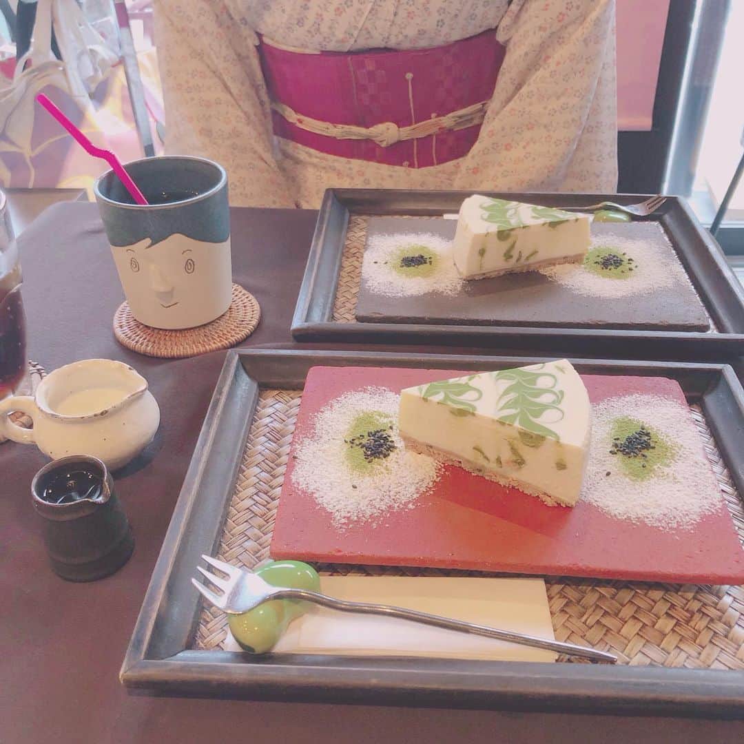 青木菜花のインスタグラム：「.﻿ .﻿ ここのチーズケーキ美味しかった😋﻿ 最近カフェ巡り沢山してる☕️♡﻿ .﻿ .﻿ #京都 #カフェ巡り #清水寺 #清水寺カフェ #チーズケーキ #着物 #instagood #instafood #instalike #l4l #なのかふぇ巡り」