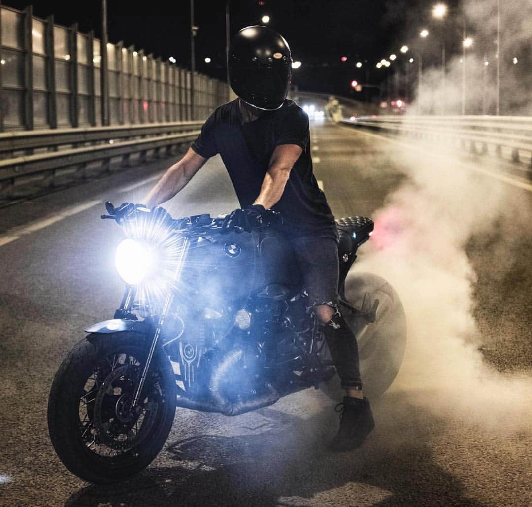 epidemic_motorsさんのインスタグラム写真 - (epidemic_motorsInstagram)「Absolute freedom 😈🏍🔥💨 via @kovalenkokolya #bmwmotorrad #rninetpure #bmwrninet #redpandasevastopol #makelifearide #motorcycle #epidemic_motors #streetcaferacers #crimea_life #motolife #r9tgram #acrapovic #motorcyclesofinstagram #motorrad #bellbullitt #rolandsandsdesign #caferacer #roadster #classicmotorcycle #2wheels #bike #adventuretime #burnout #moto #fujifilm #x100f」8月17日 19時43分 - epidemic_motors