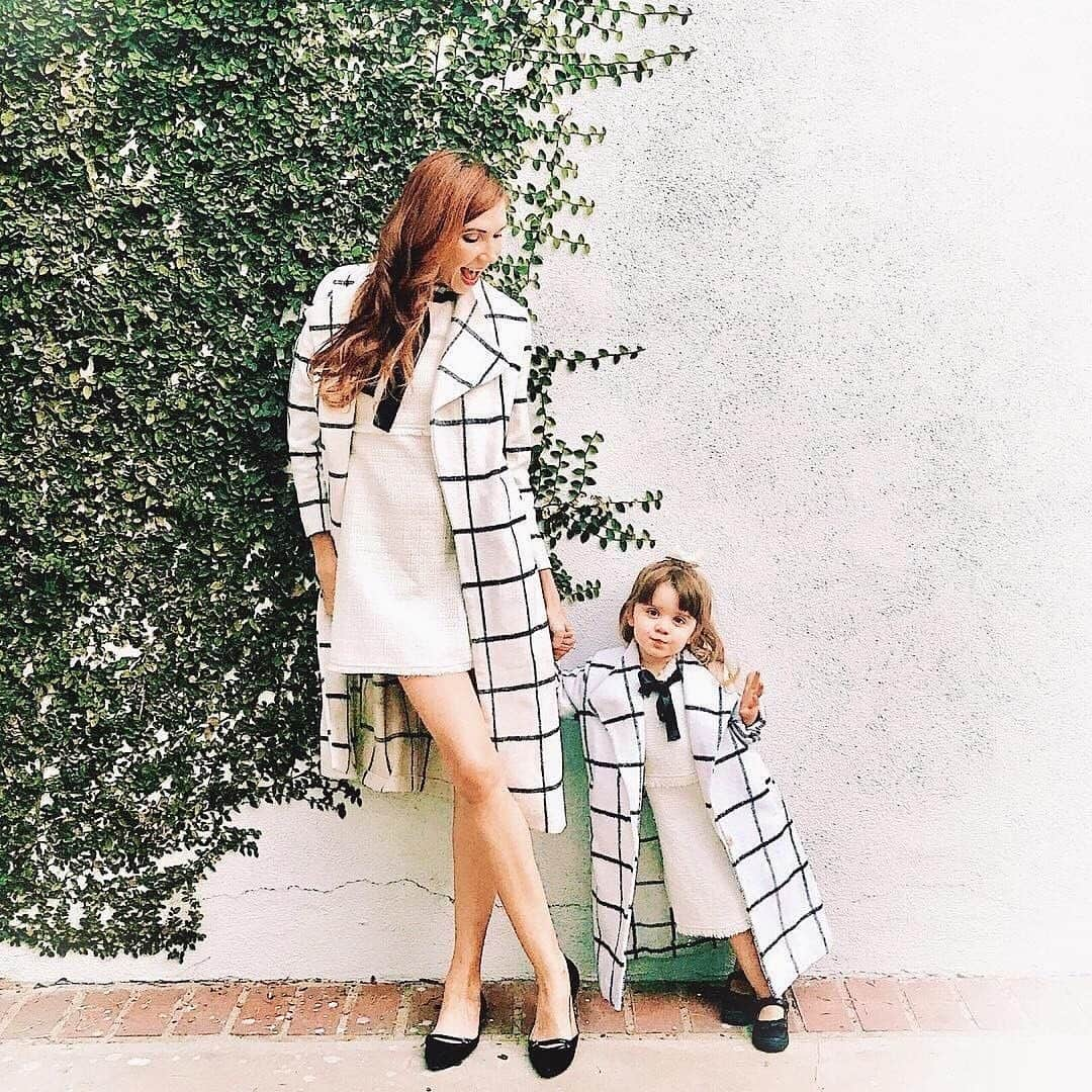 SHEINさんのインスタグラム写真 - (SHEINInstagram)「Like mother like daughter😉☺️ @rosiemaxhimer Shop 'SHEIN Drape Collar Grid Longline Coat' link in bio. ID:379277,561498 #SHEIN #SHEINgals #SHEINstyle #SHEINfw2019 #coat #collar #grid」8月17日 19時44分 - sheinofficial