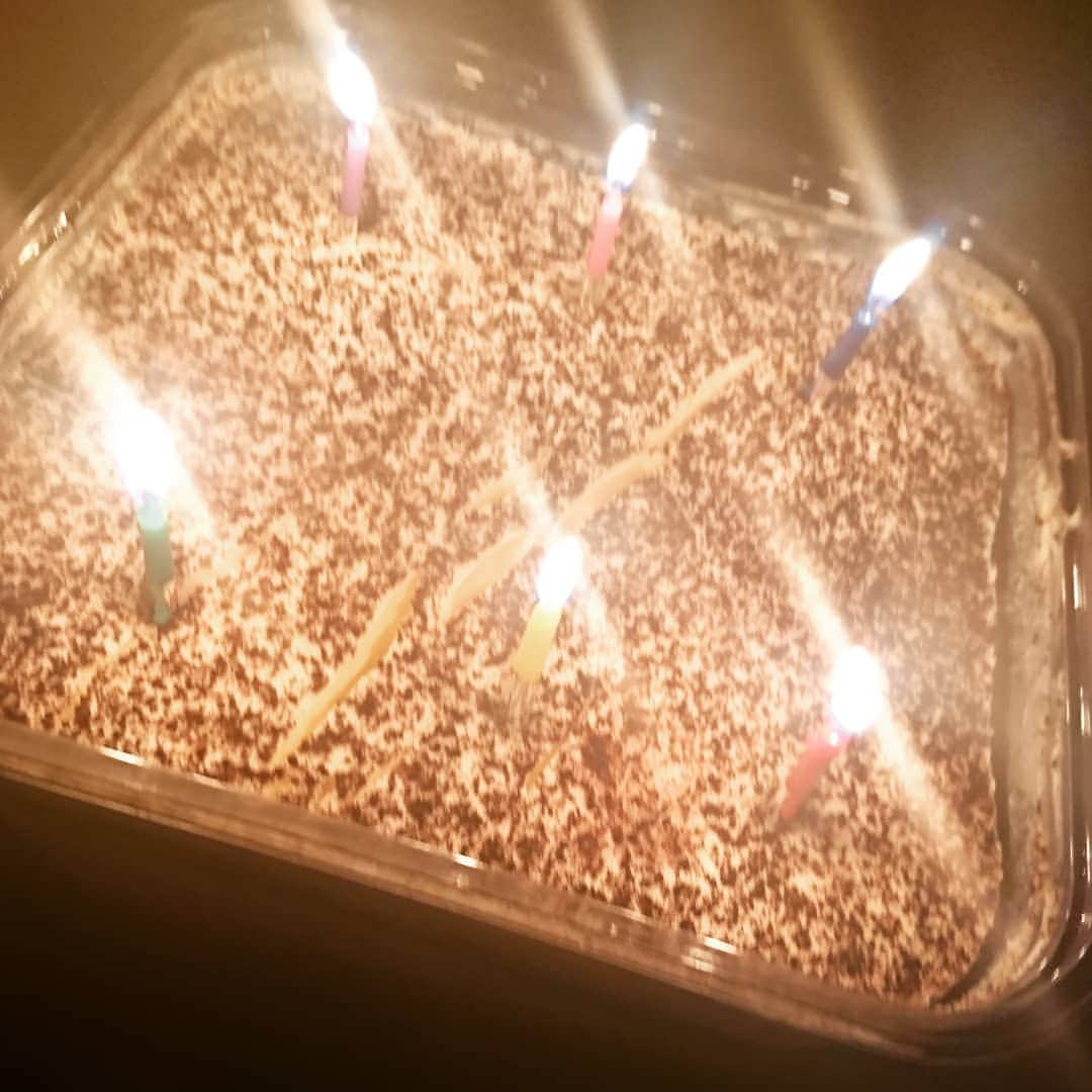 小原尚子のインスタグラム：「Happy Birthday to me って事でCostcoのティラミス  #Birthdaycake」