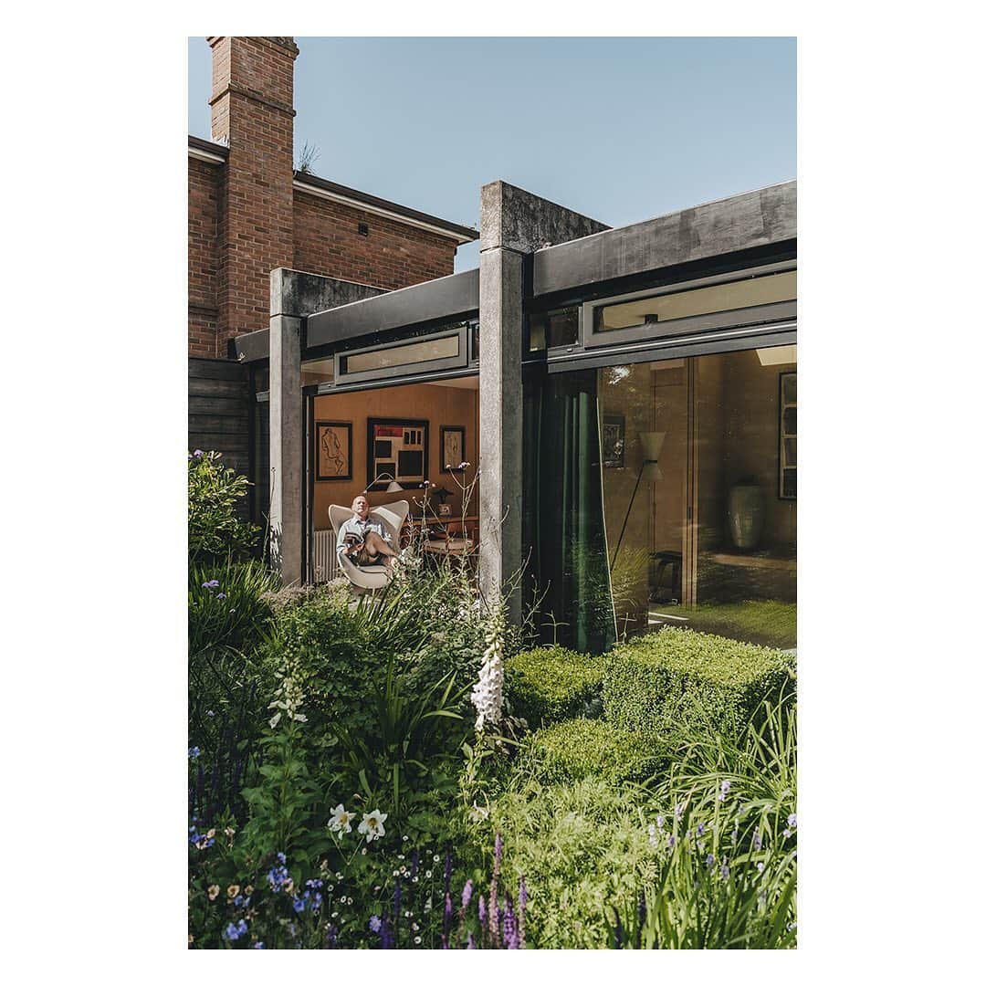 The Modern Houseさんのインスタグラム写真 - (The Modern HouseInstagram)「My Modern House: Adam Sykes shows us around his renovated modernist house in Wimbledon. Link in our bio to read the full feature.」8月17日 19時49分 - themodernhouse