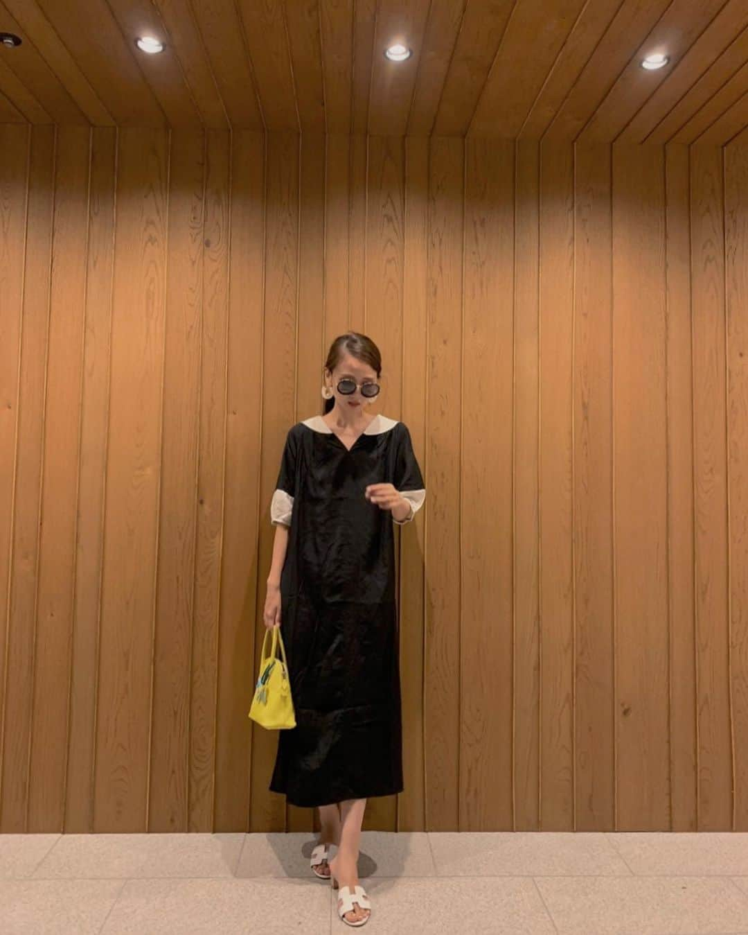 堀江直美さんのインスタグラム写真 - (堀江直美Instagram)「2019AW NEW OP✨ * デニムワンピと同日発売です💛 * ちょっとしたPartyシーンでも使えるしスニーカー合わせでも可愛いです👟 * #HIAND#coordinate#outfit#ootd#コーディネート#コーデ#hermes#hermeslover#hermesshoes#bolide27#ボリード#hermeslime#エルメス#ボリード27#エルメスライム#まとめ髪#まとめ髪アレンジ#hnHIAND#サングラス#sunglasses」8月17日 20時00分 - naomiiiiiiiiiiii