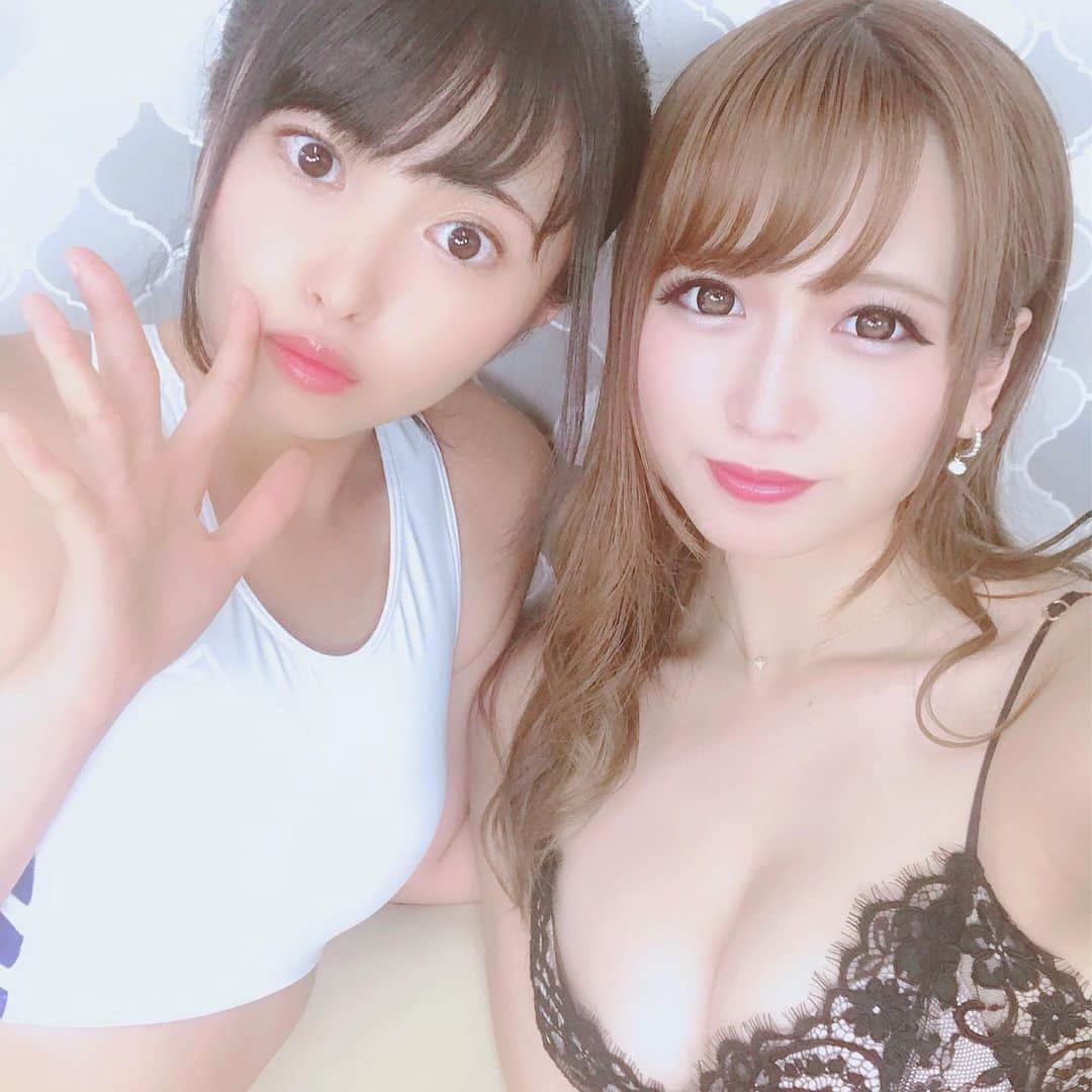 桜りんさんのインスタグラム写真 - (桜りんInstagram)「ラストありがとう💓  花束なんて泣いちゃう！  1年間ありがとう🥺💓💓💓 #hitomebore  #YouTuber #アイドル  #グラビア #グラビアアイドル #グラドル  #ミスアクション2017 #準グランプリ #ぷよぷよ  #水着  #タレント #モデル  #フェチ #むっちり #撮影会 #おしり  #ポートレート #カメラ好きな人と繋がりたい  #グラドル自画撮り部  #I字グラドル  #followme #ヤングチャンピオン #胸 #おっぱい #軟体」8月17日 20時00分 - rin__sakura