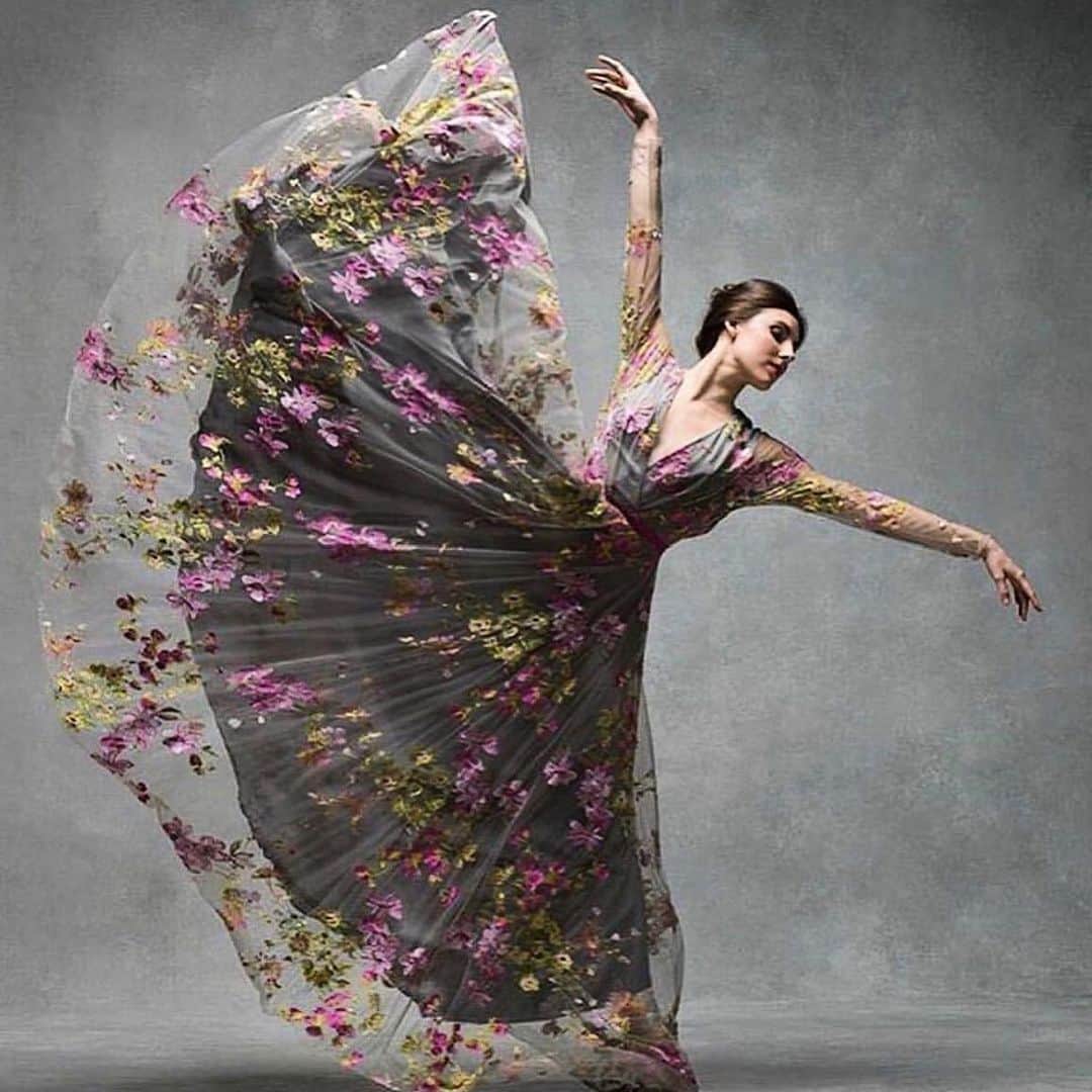 のインスタグラム：「Happy weekend. Tiler Peck principal dancer New York City Ballet. . @nycdanceproject」
